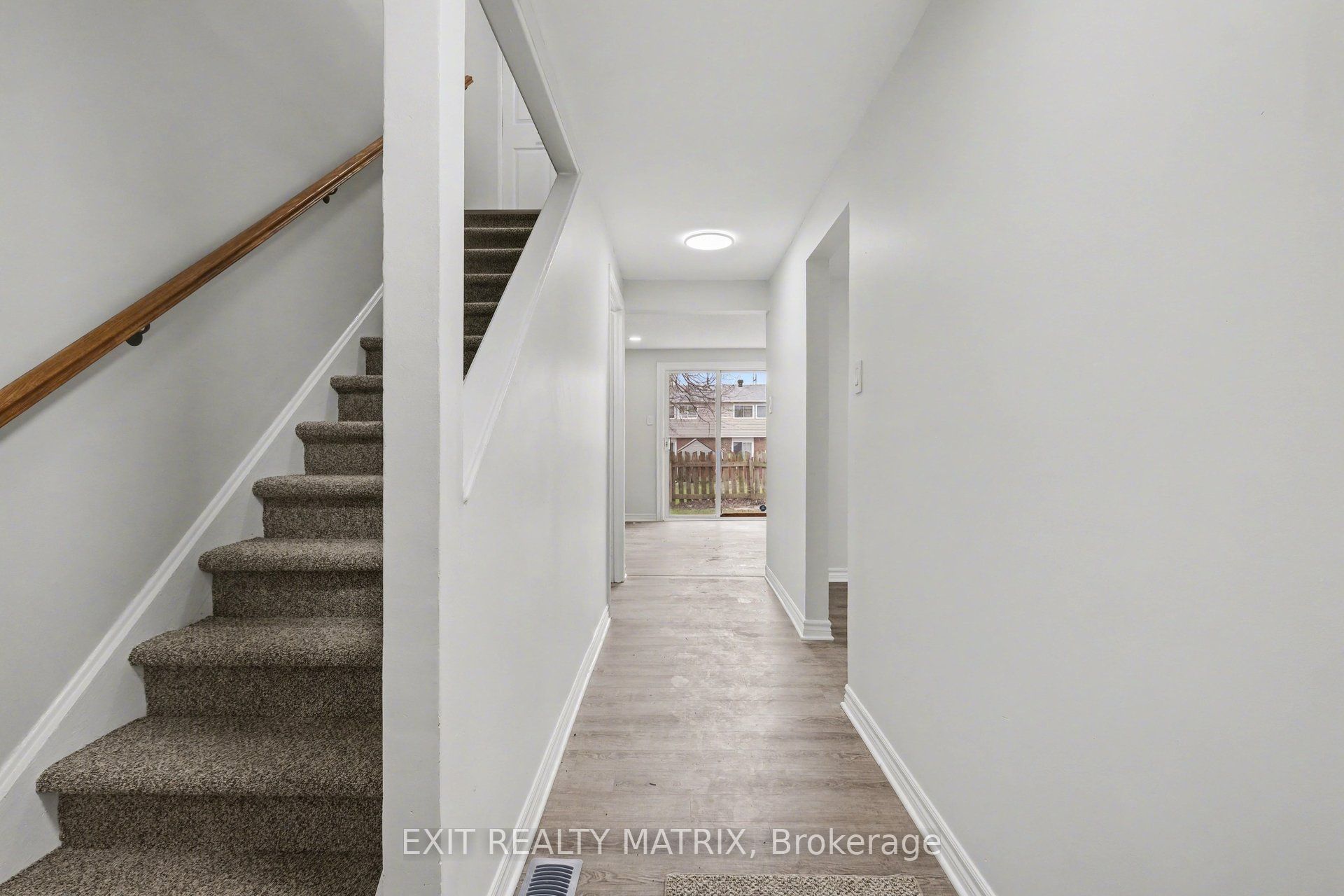 Unit B - 1468 Heatherington Road, Ottawa 4