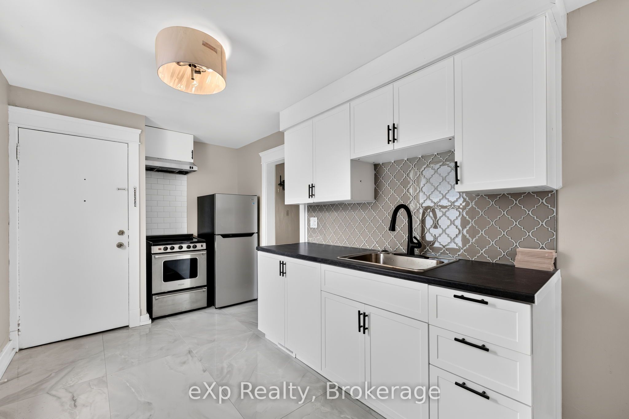 31 Waterloo Street S, Stratford 4