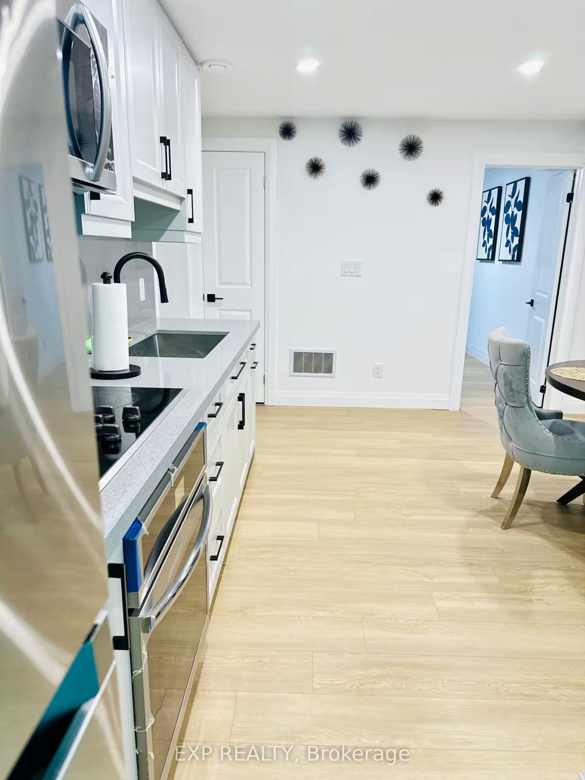 Unit bsmnt - 1255 Emma Chase Drive, London 5