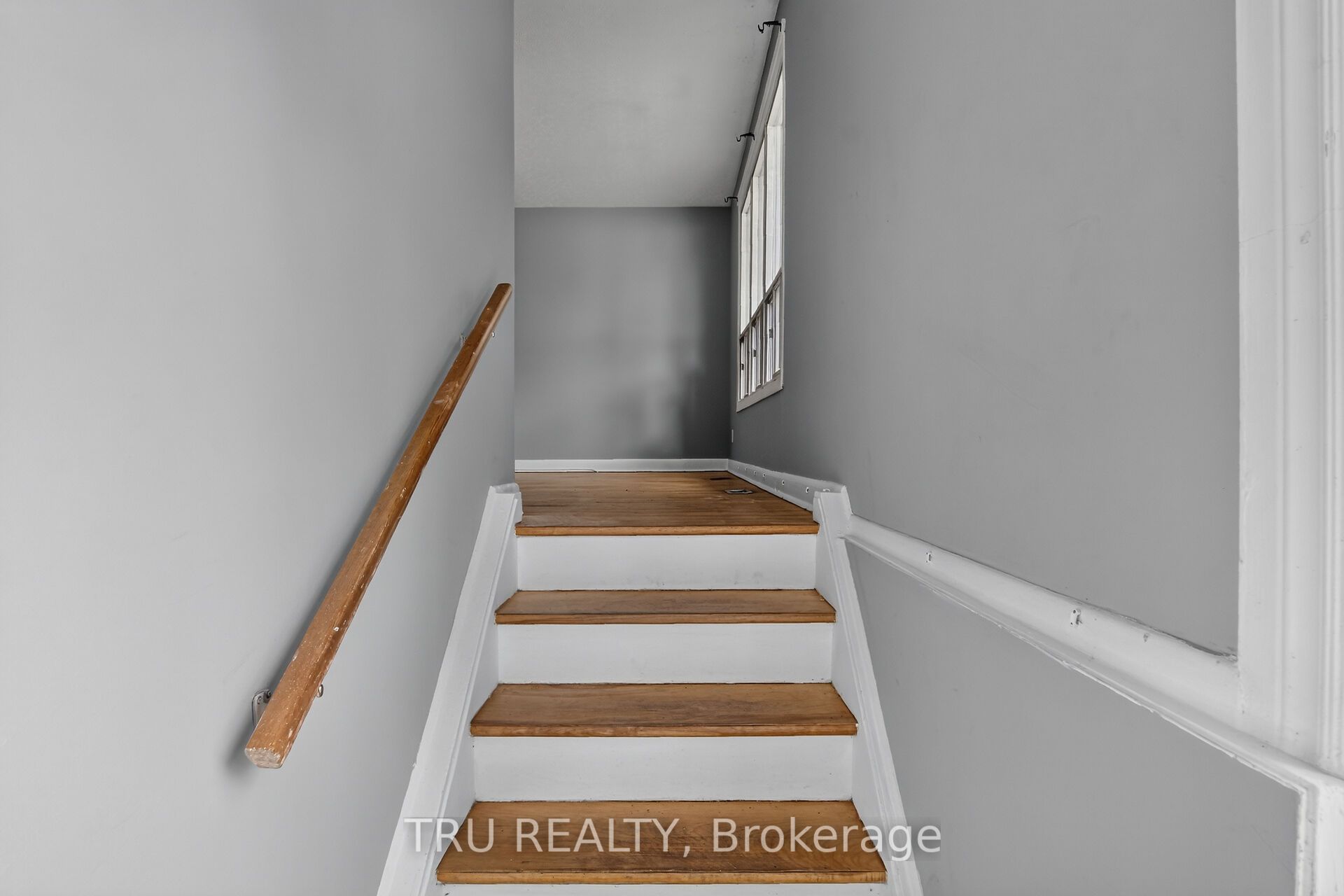 Unit A - 2428 Iris Street, Ottawa 3