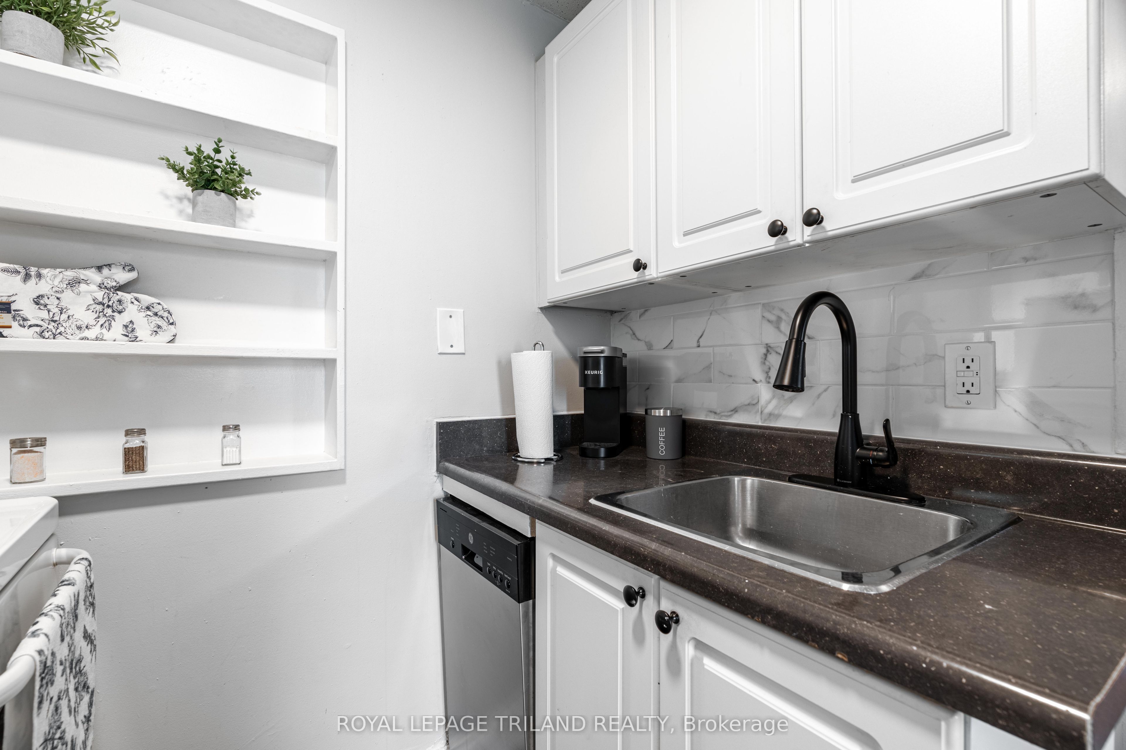 Unit 8 - 425 Mckenzie Avenue, London 5