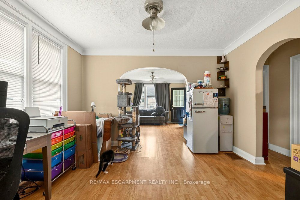 Unit Front - 66 Queen Street S, Thorold 4