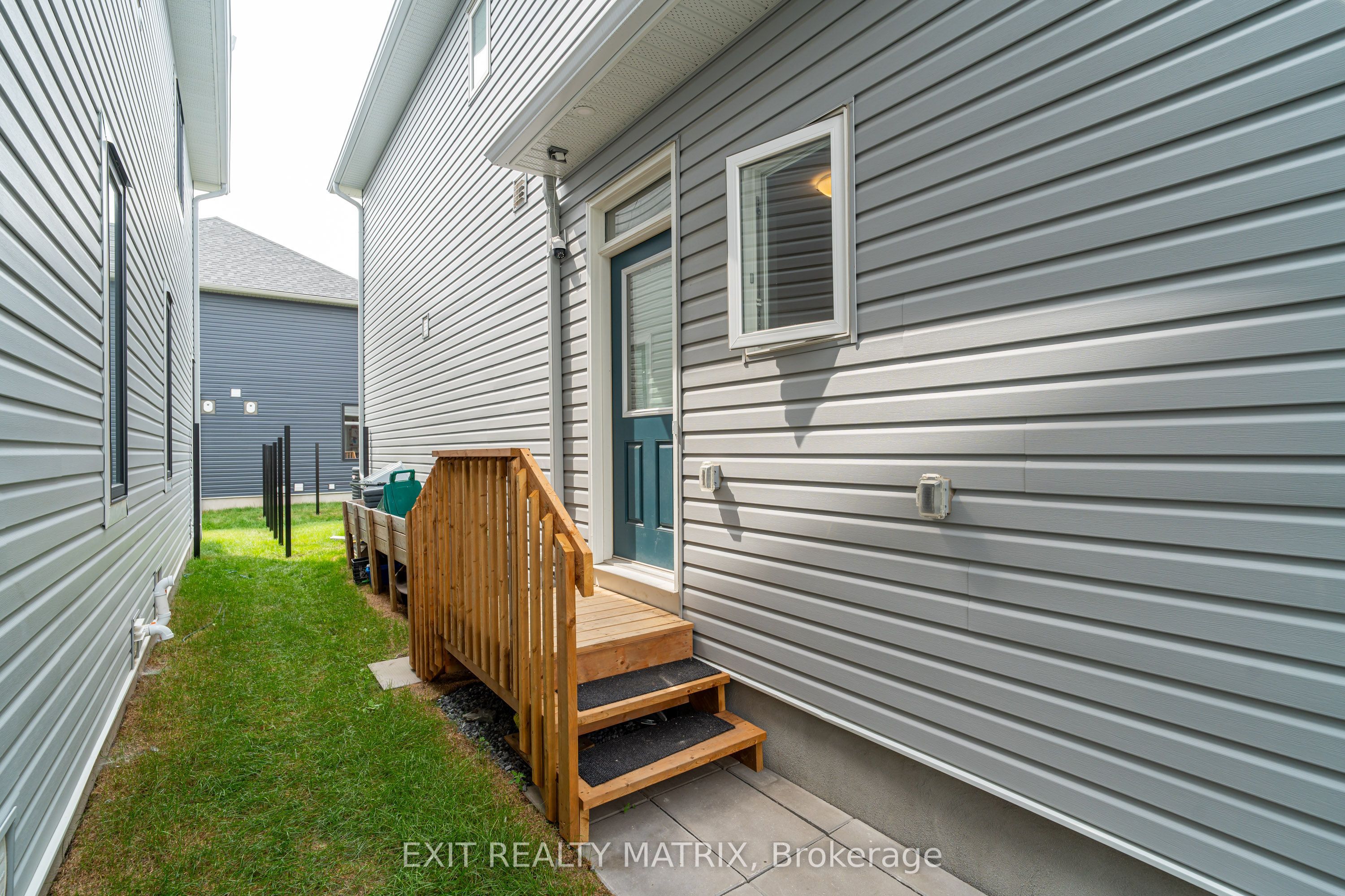 Unit B - 161 Massalia Crescent, Cumberland 2