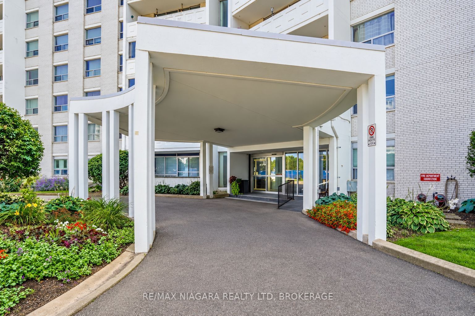 Unit 102 - 35 Towering Heights Boulevard, St. Catharines 2