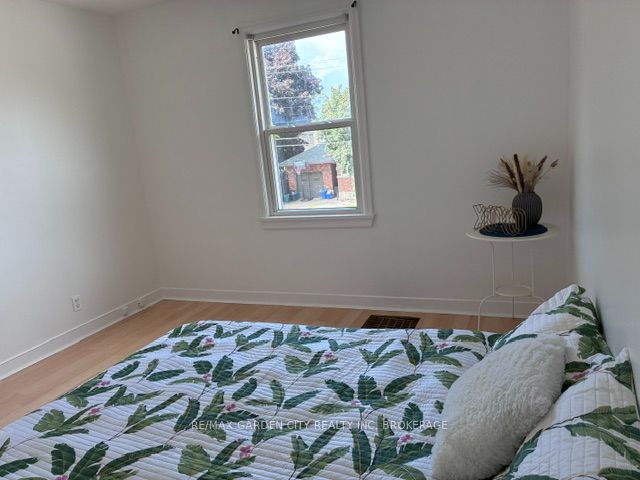 Unit 1 - 131 Lyons Avenue, Welland 5
