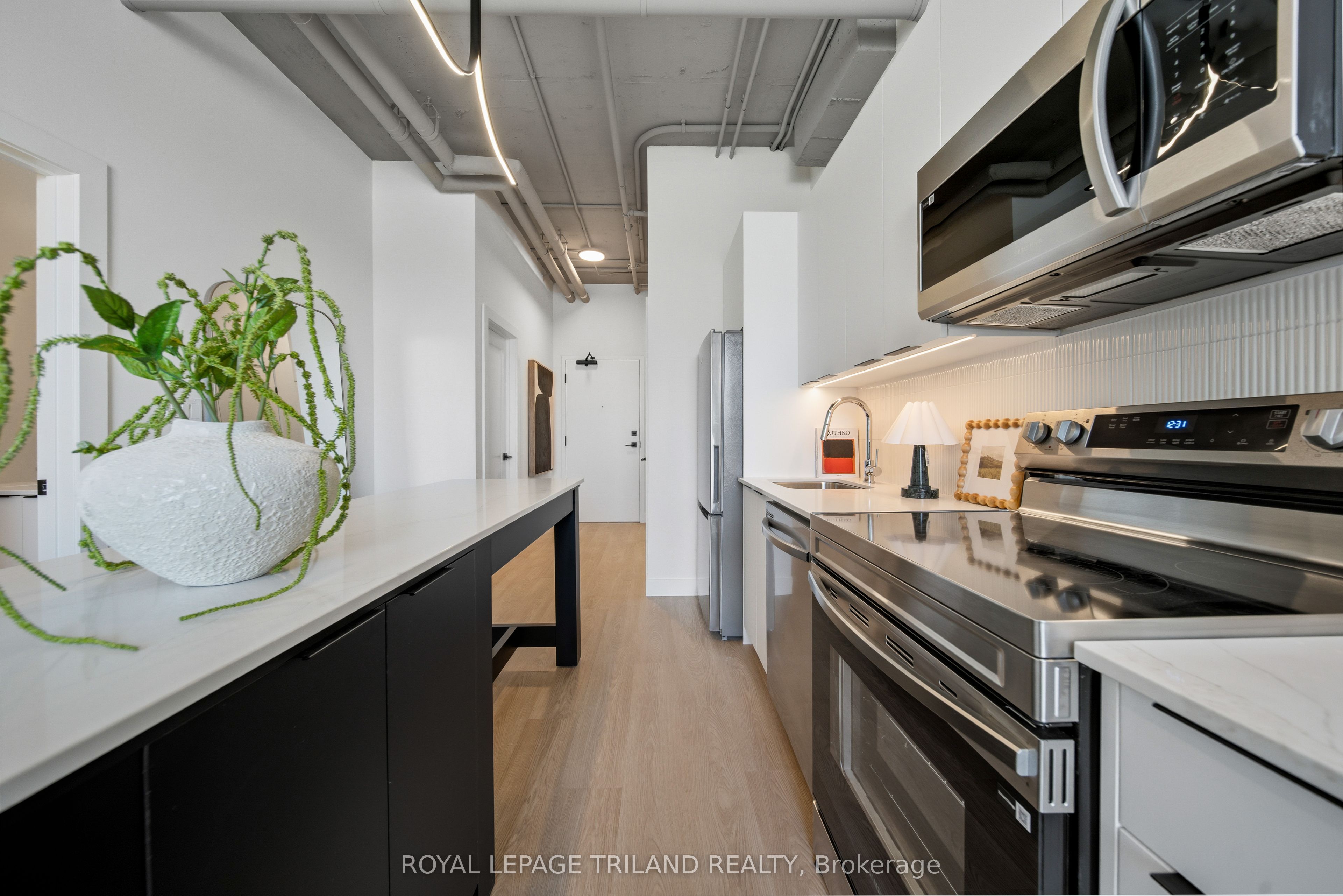 Unit 307 - 685 Richmond Street, London 4