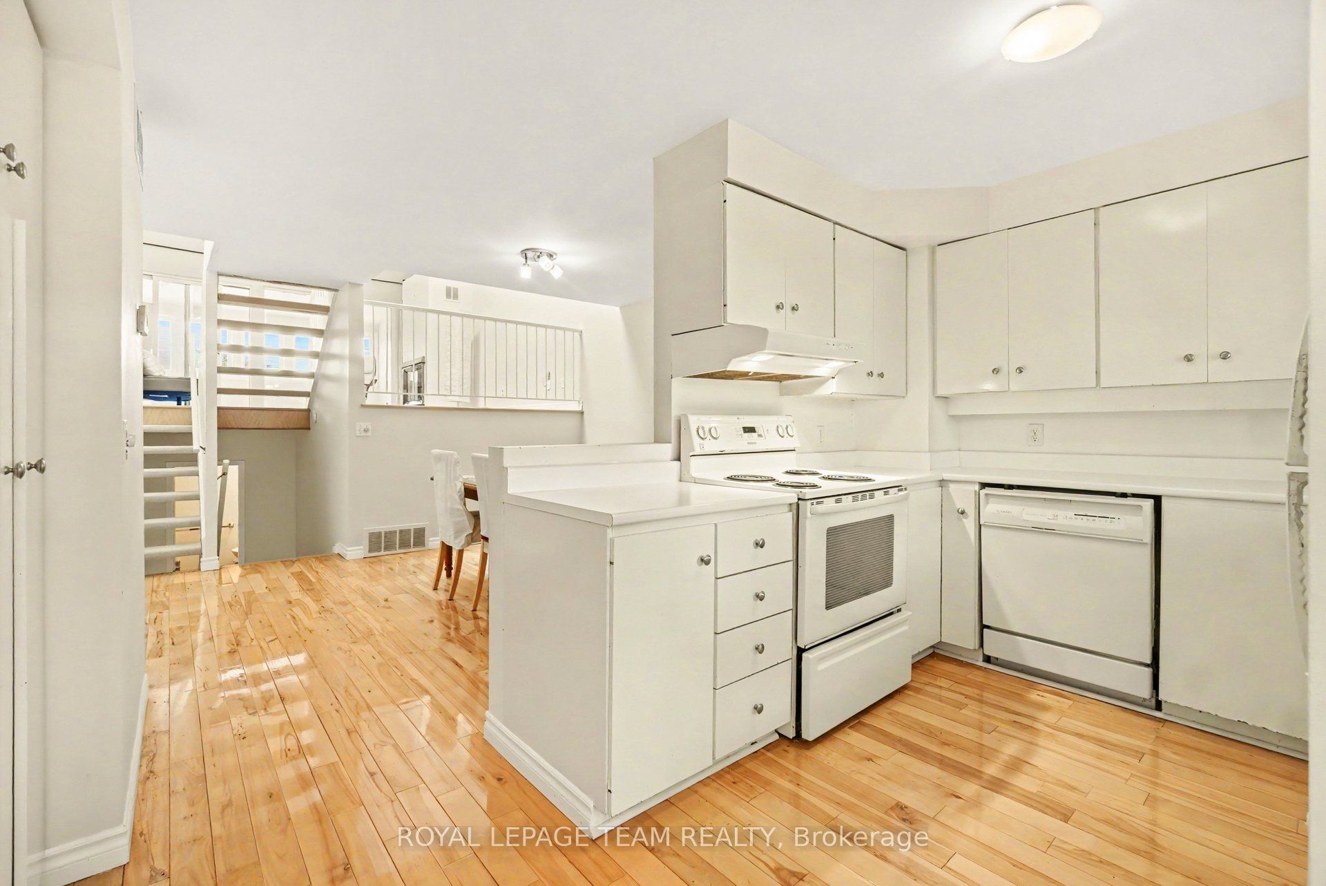 Unit 14 - 290 CATHCART Street, Ottawa 5