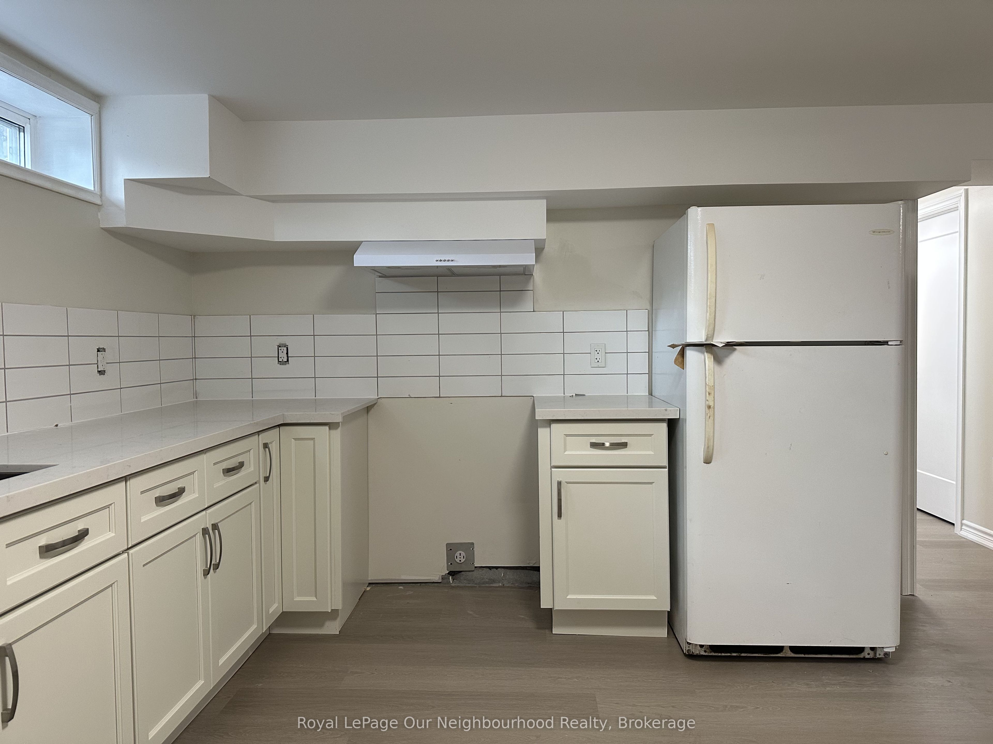 Unit Bsmt - 122 Sanderling Crescent, Kawartha Lakes 3