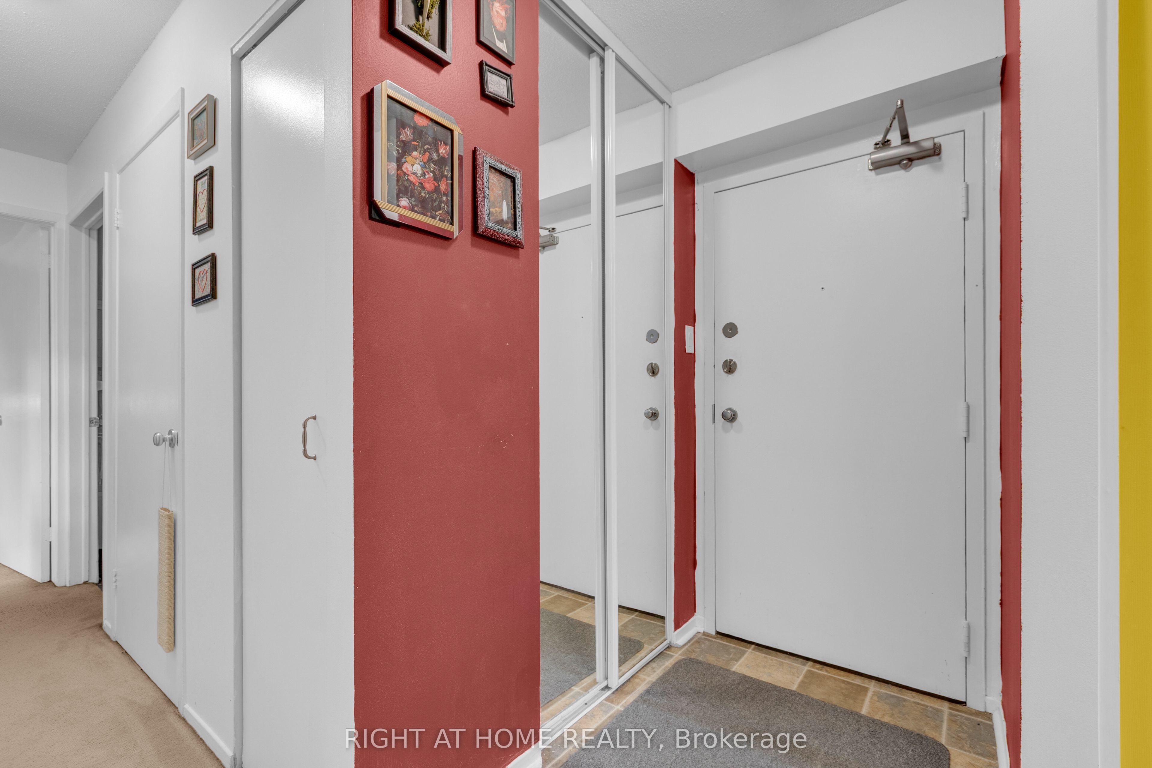 Unit 301 - 280 Brittany Drive, Ottawa 4