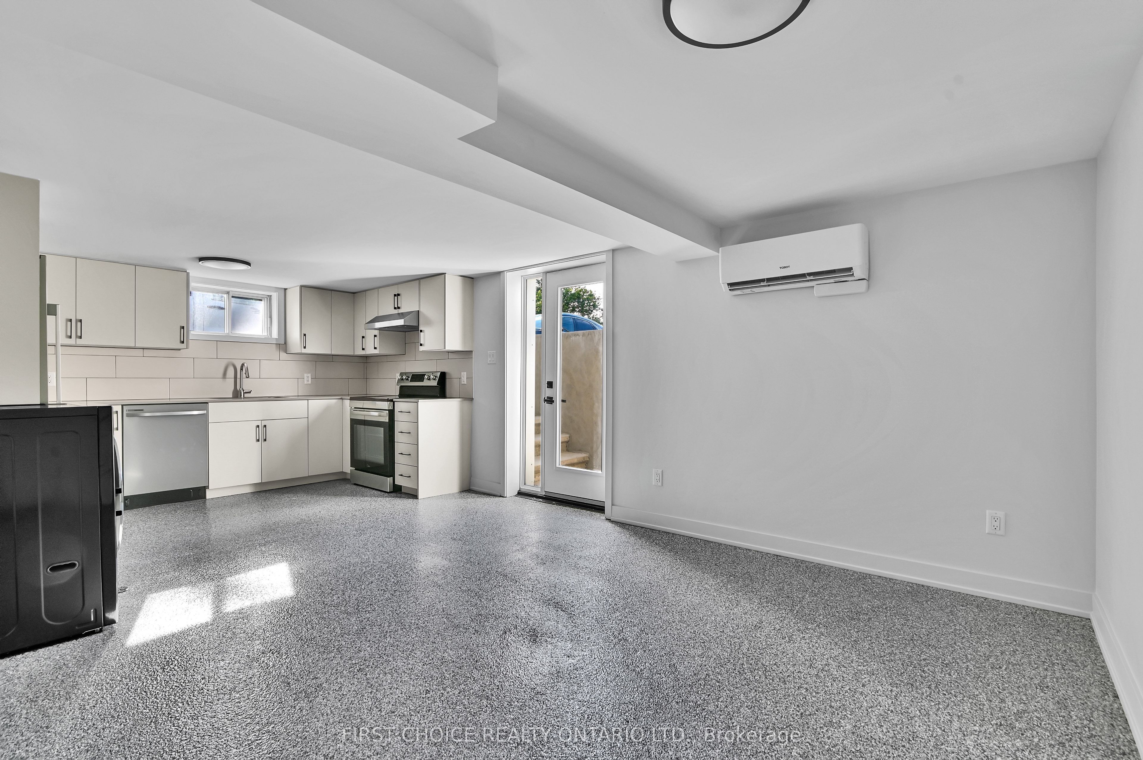 Unit 2 - 972 Dynes Road, Ottawa 4