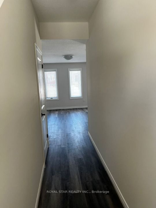 Unit 32 - 2529 Meadowlands Way, London 4