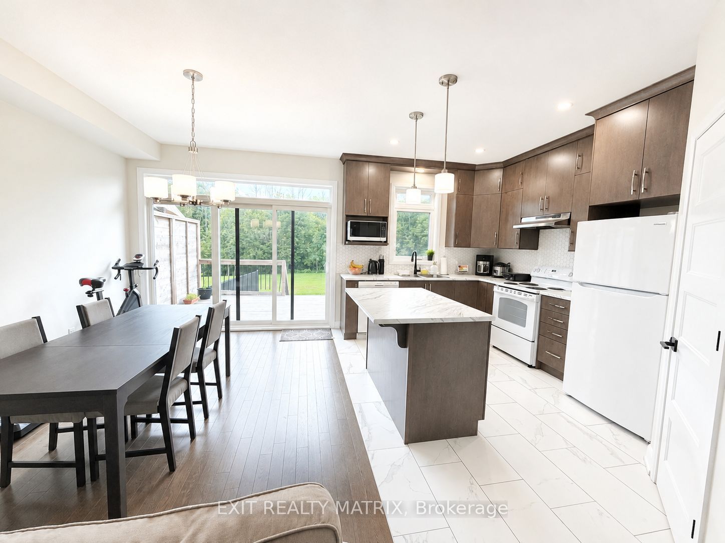 1002 Cologne Street, Russell 2