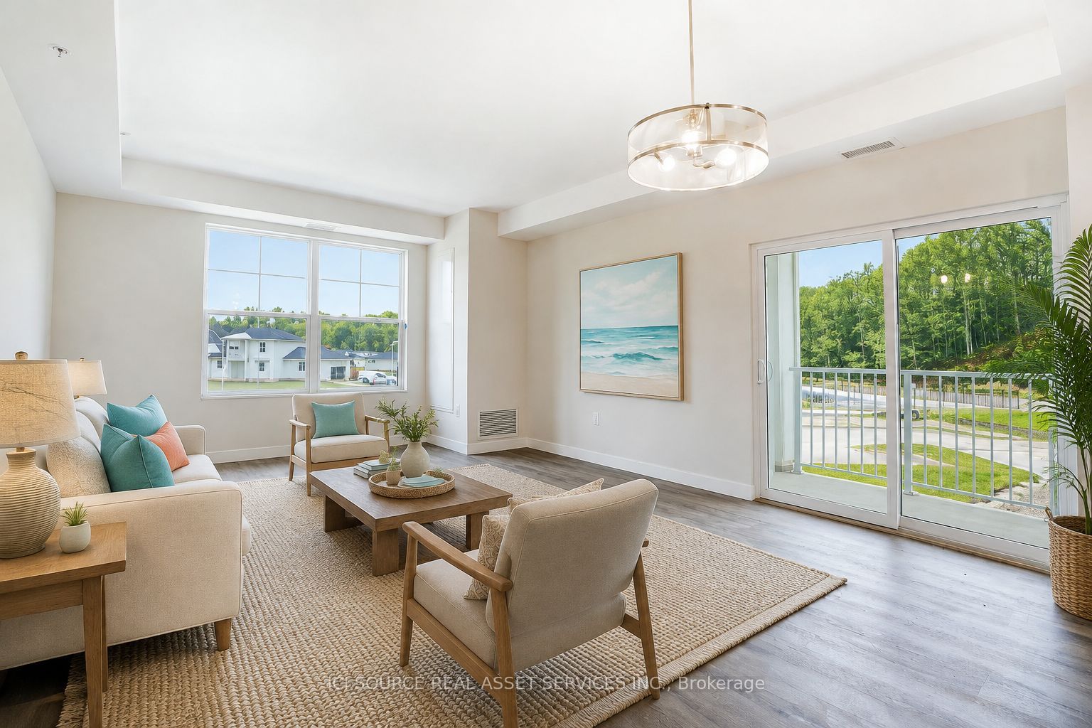 Unit 210 - 100 The Promenade, Central Elgin 2