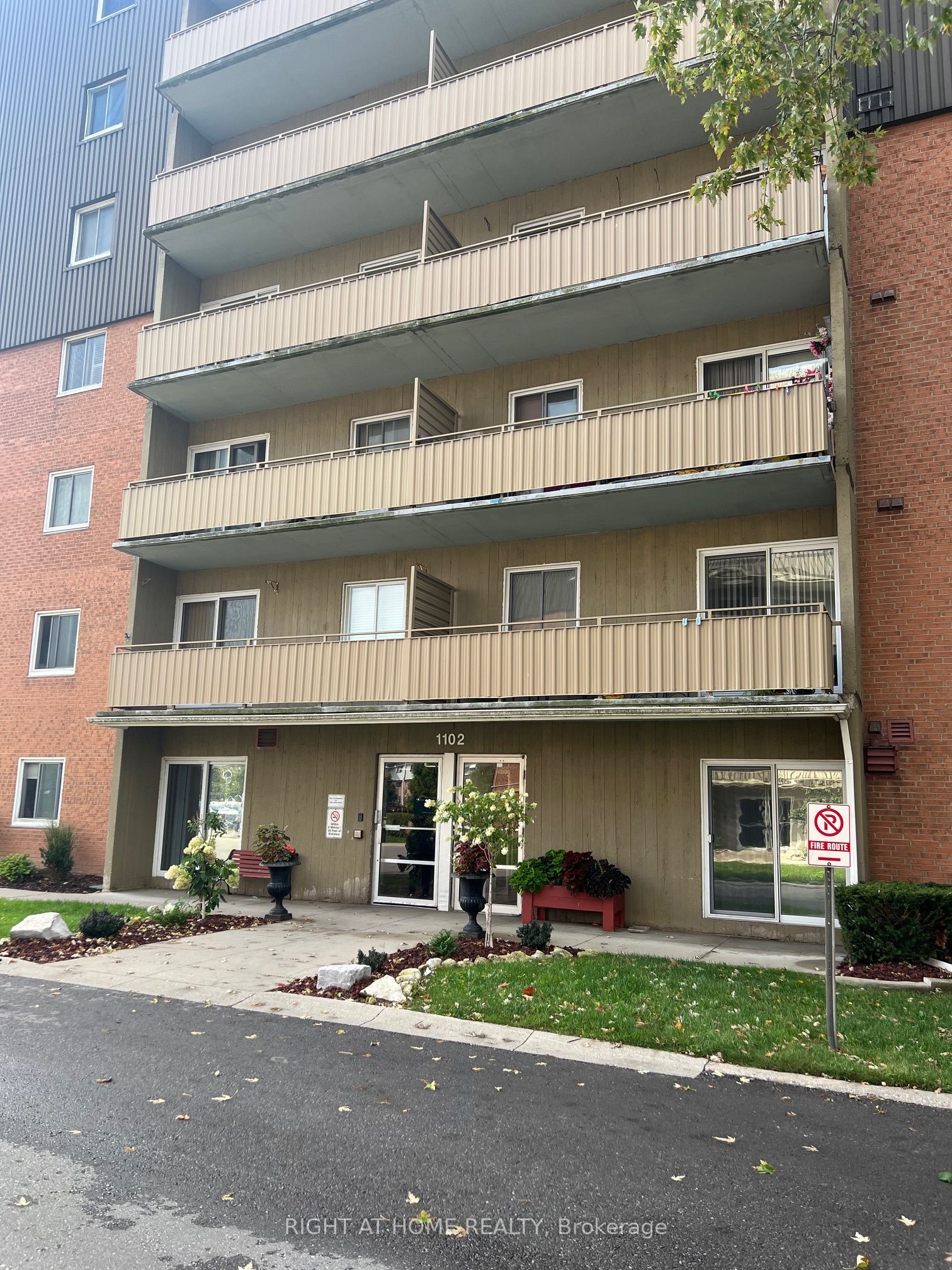 Unit 708 - 1102 Jalna Boulevard, London 2