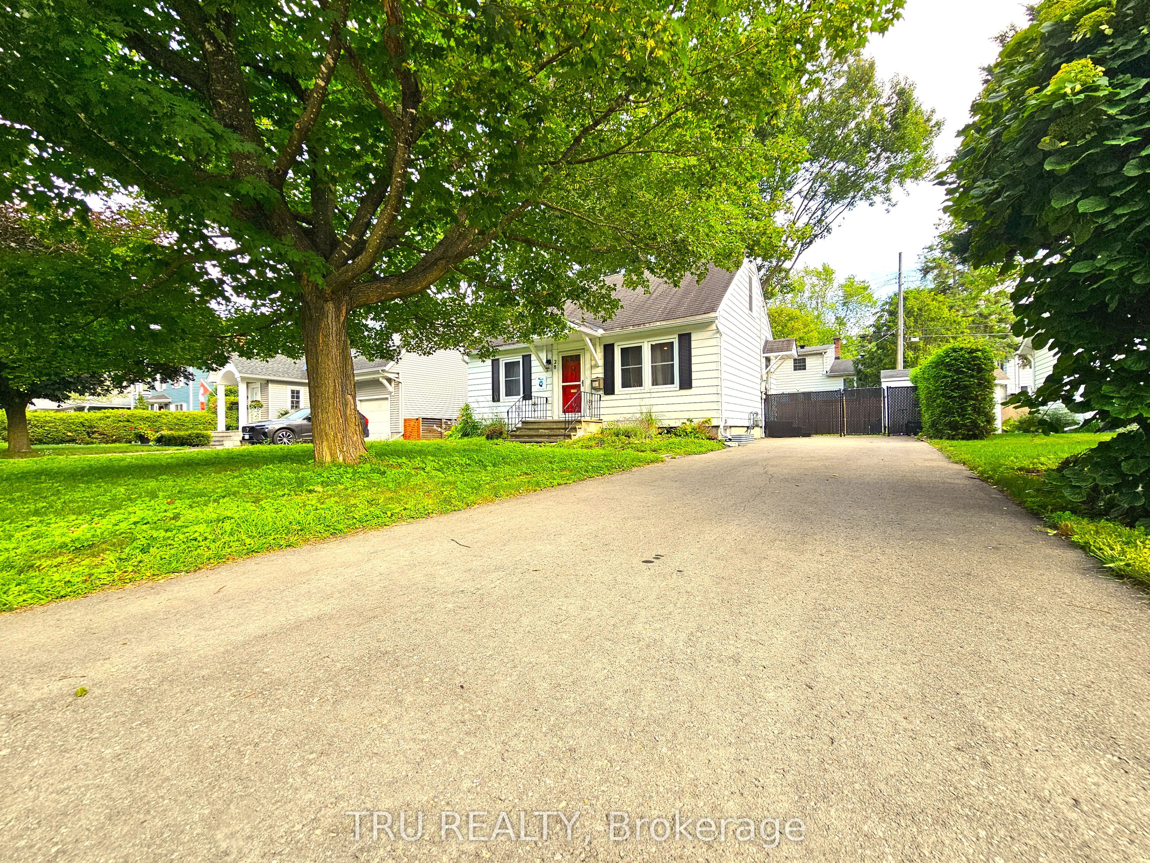 28 Arundel Avenue, Ottawa 5
