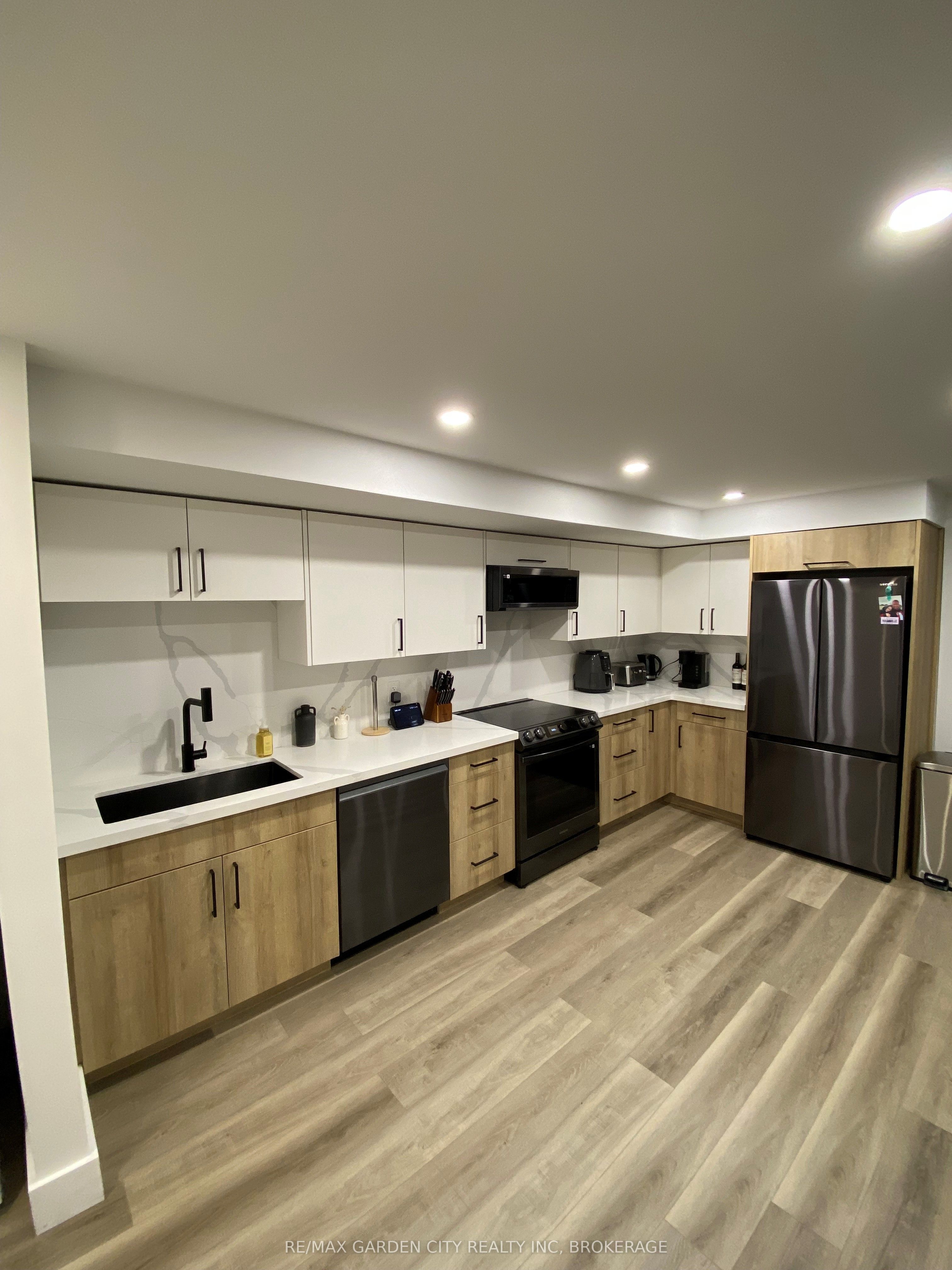 Unit LOWER - 618 Clare Avenue, Welland 5