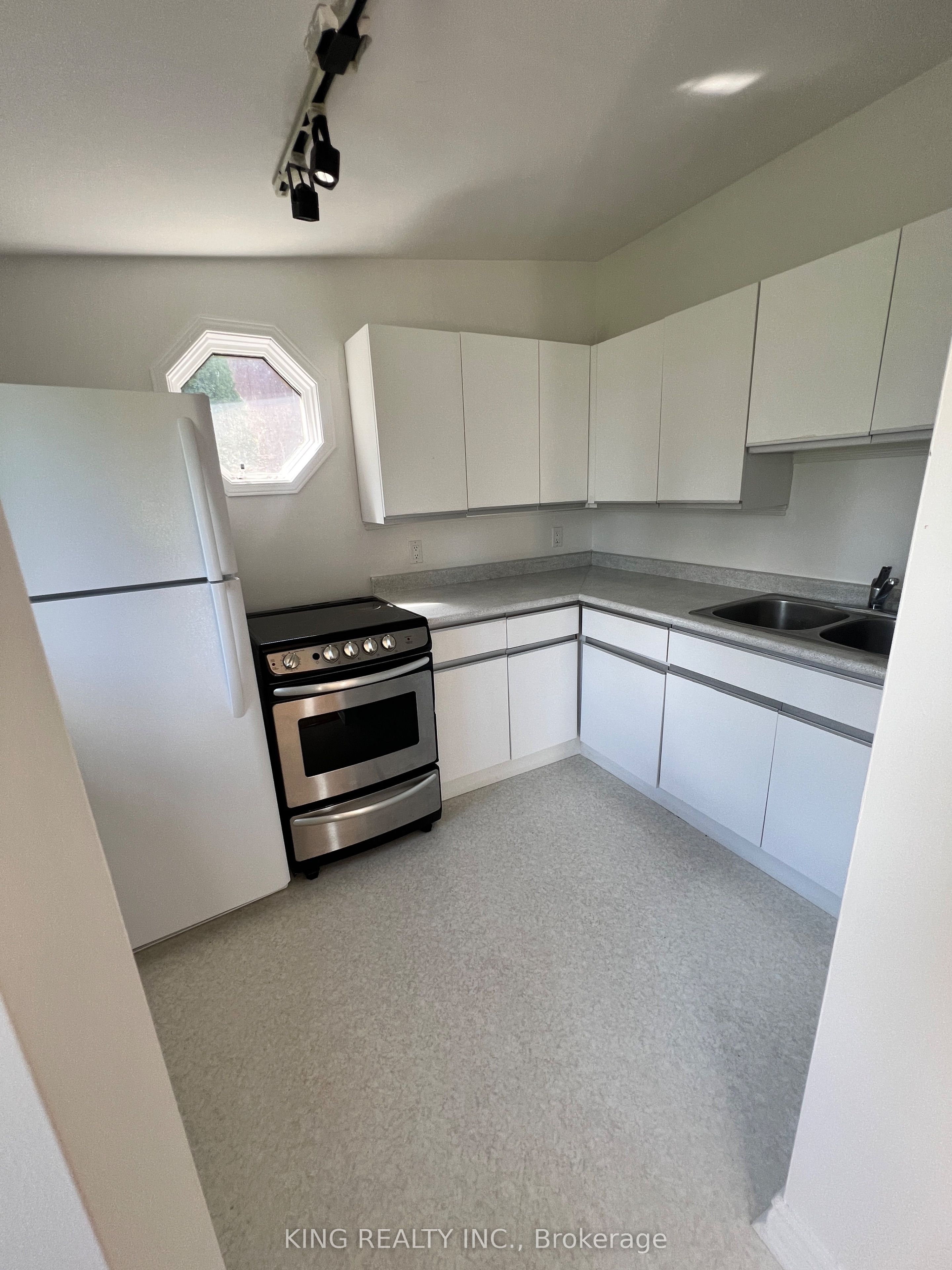 Unit 1 - 431 Avon Drive N, Malahide 5