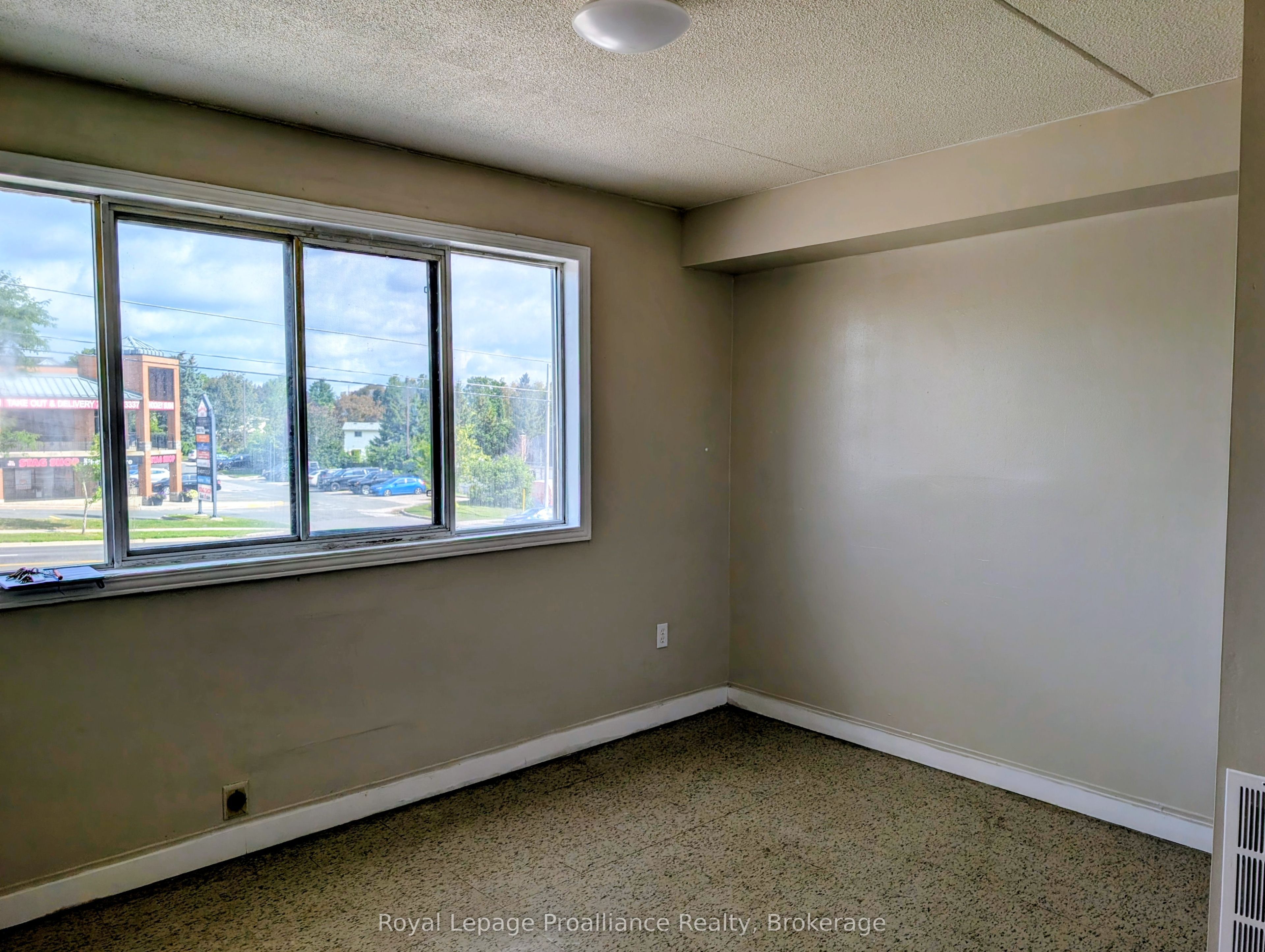Unit 17 - 1837 Lansdowne Street W, Peterborough 5