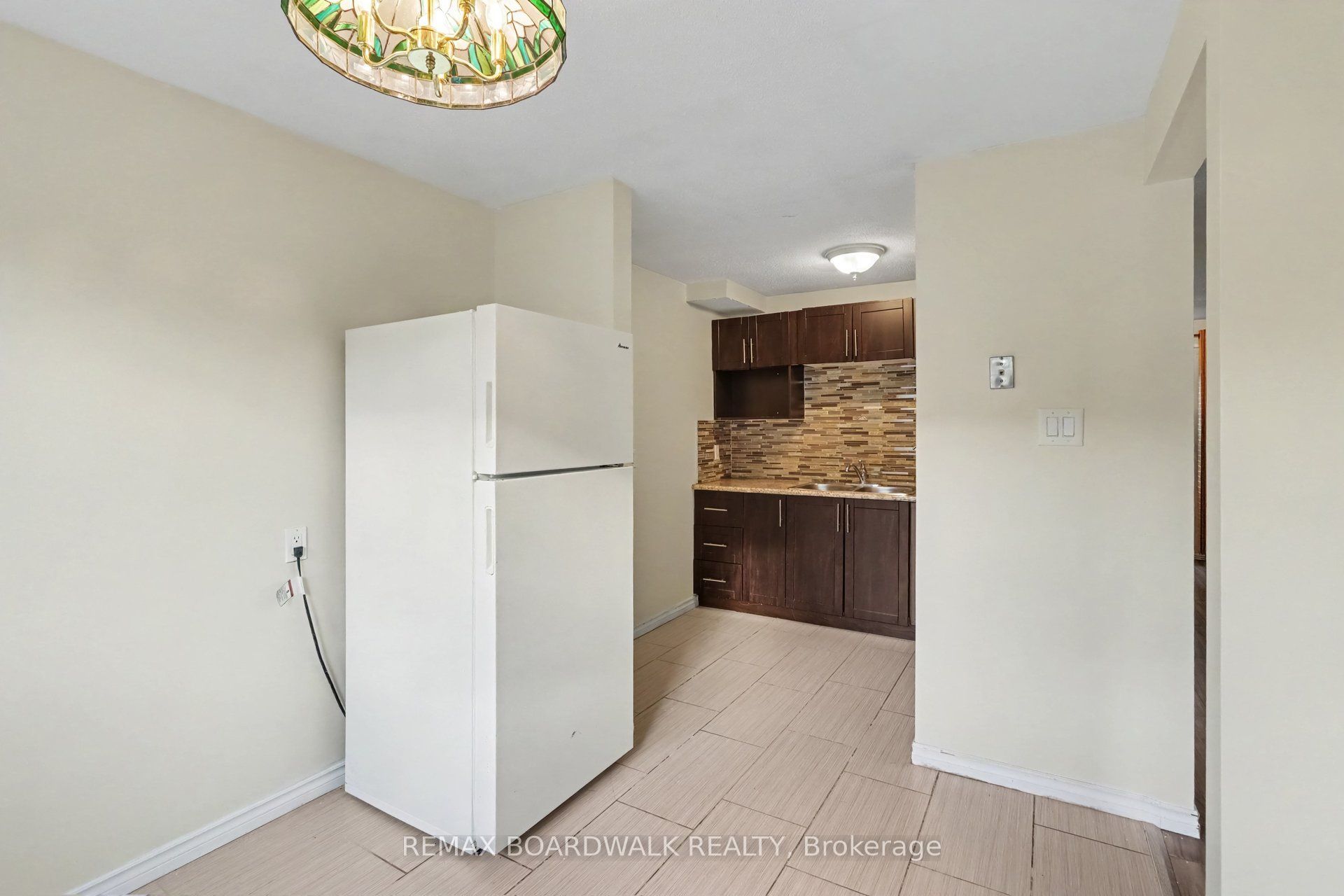 912 Elmsmere Road, Orleans-Gloucester 3