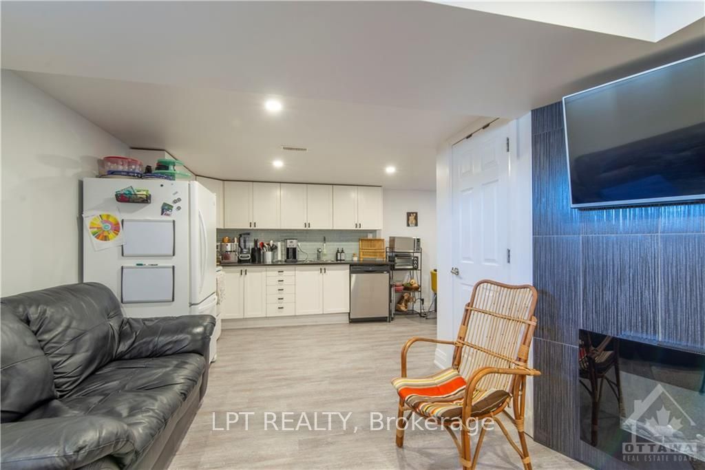 Unit 2 - 658 Sherbourne Road, Ottawa 4