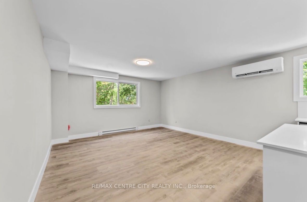 Unit 8 - 400 Scenic Drive, London 4