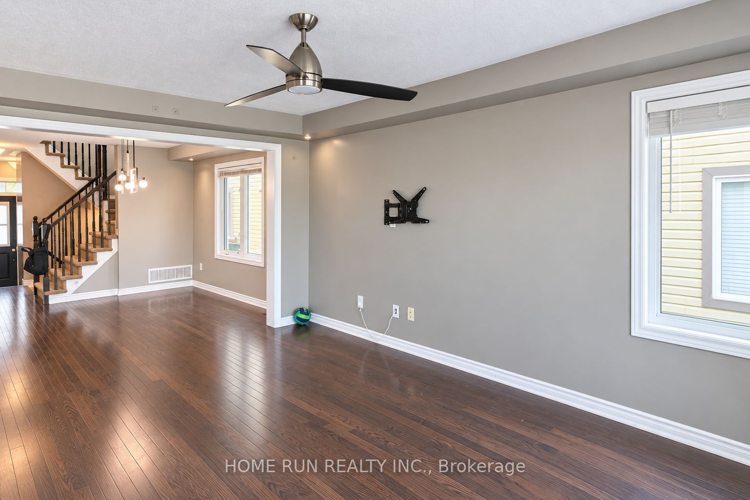 580 Meadowcreek Circle, Kanata 5