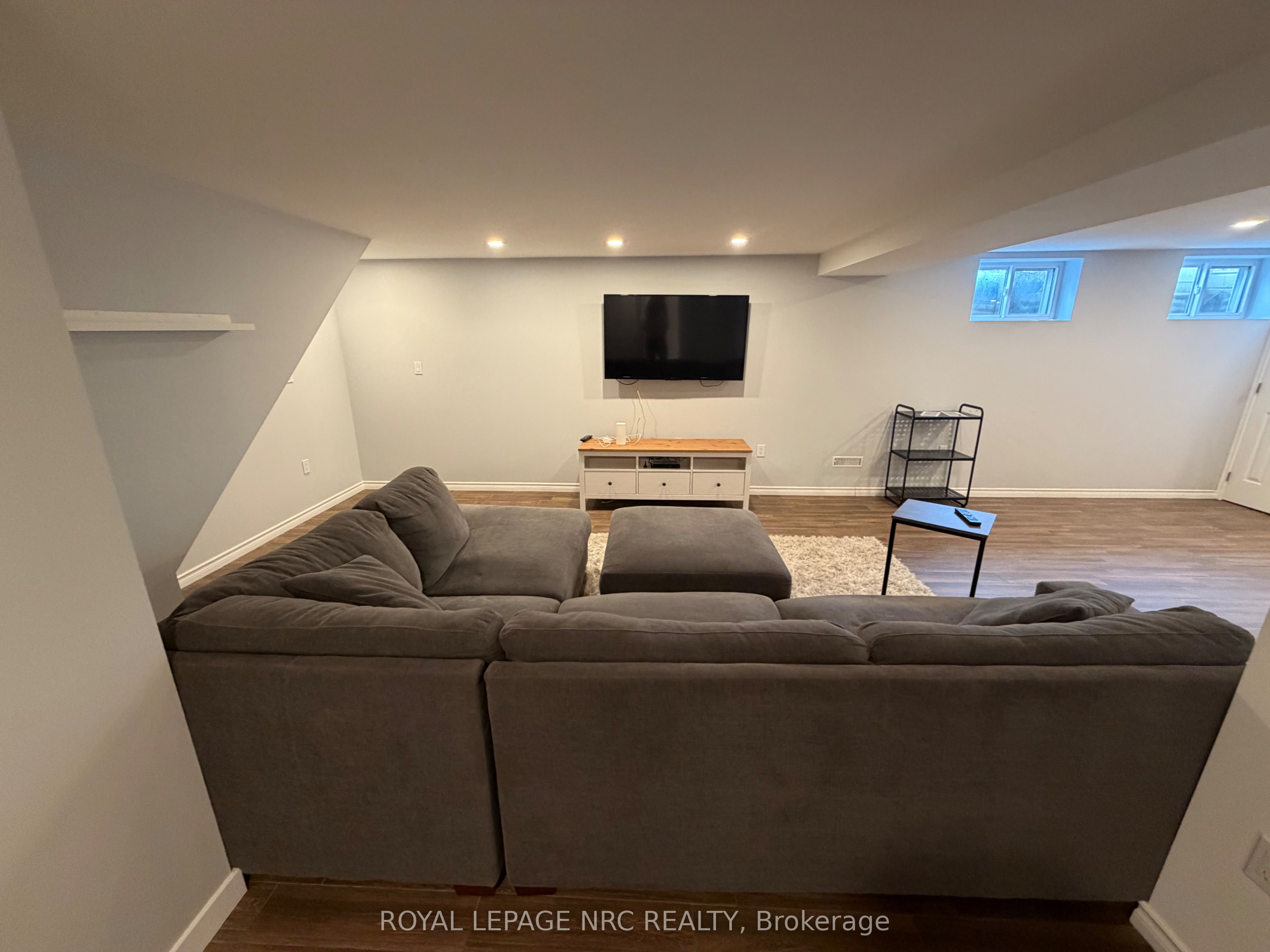 Unit LOWER - 15 SPRINGHEAD Gardens, Welland 5