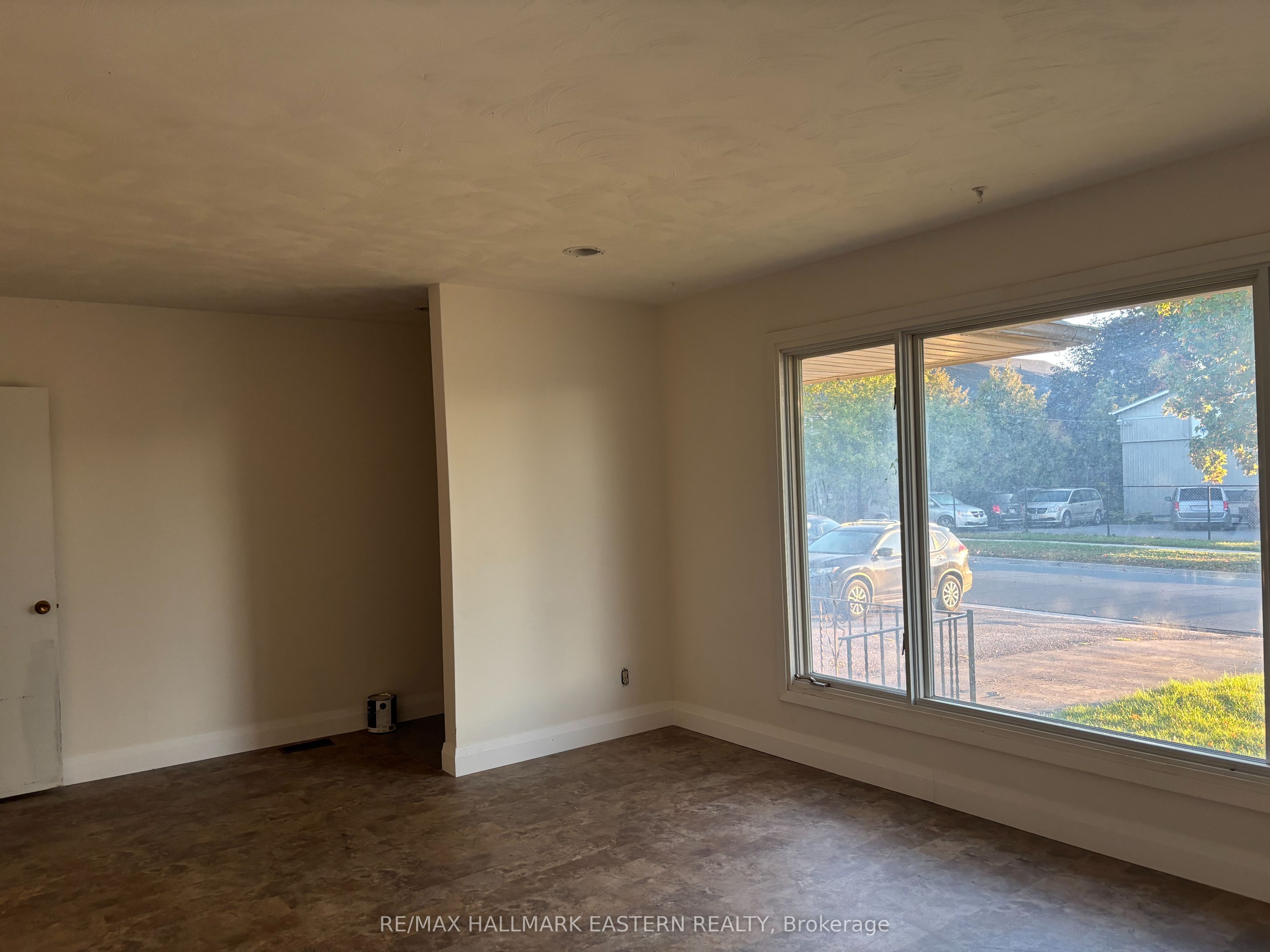 Unit main floor unit - 893 Ford Street, Peterborough 2