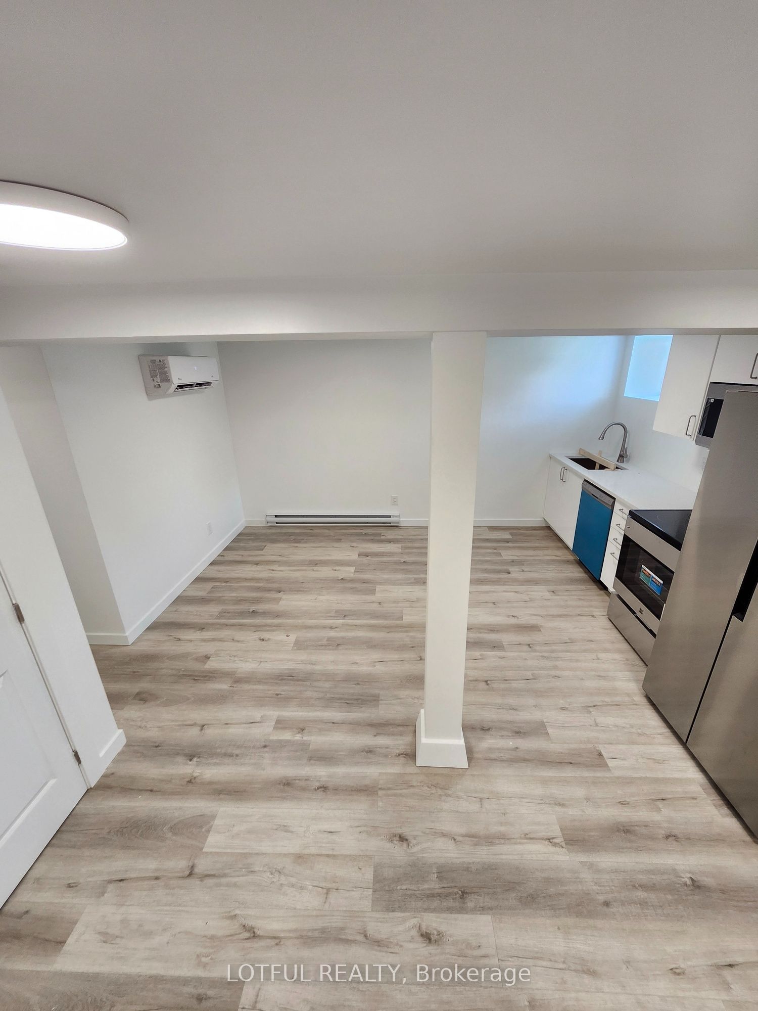 Unit B - 907 Smyth Road, Ottawa 4