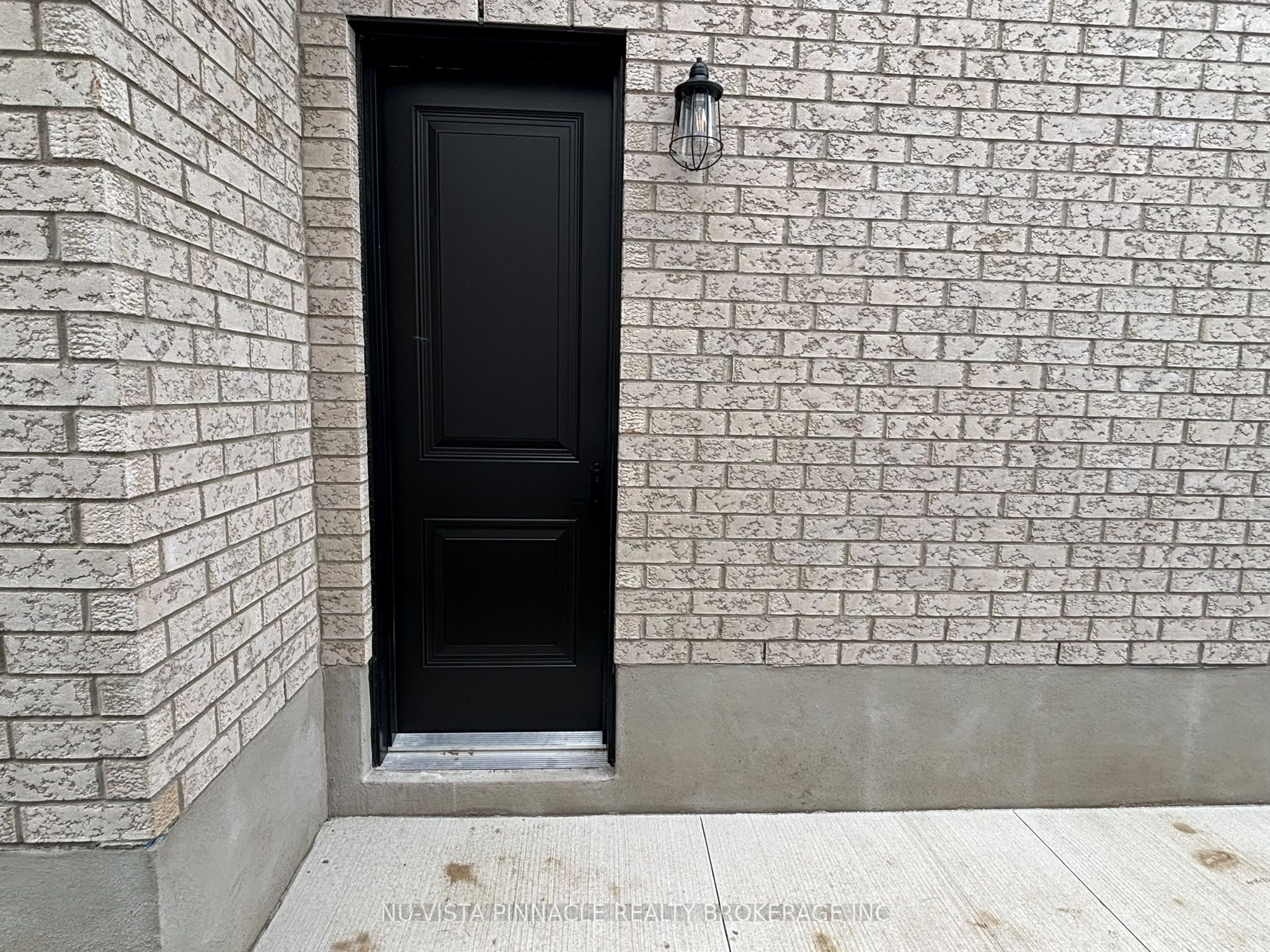 Unit Lower Unit - 3944 CAMPBELL Street N, London 3