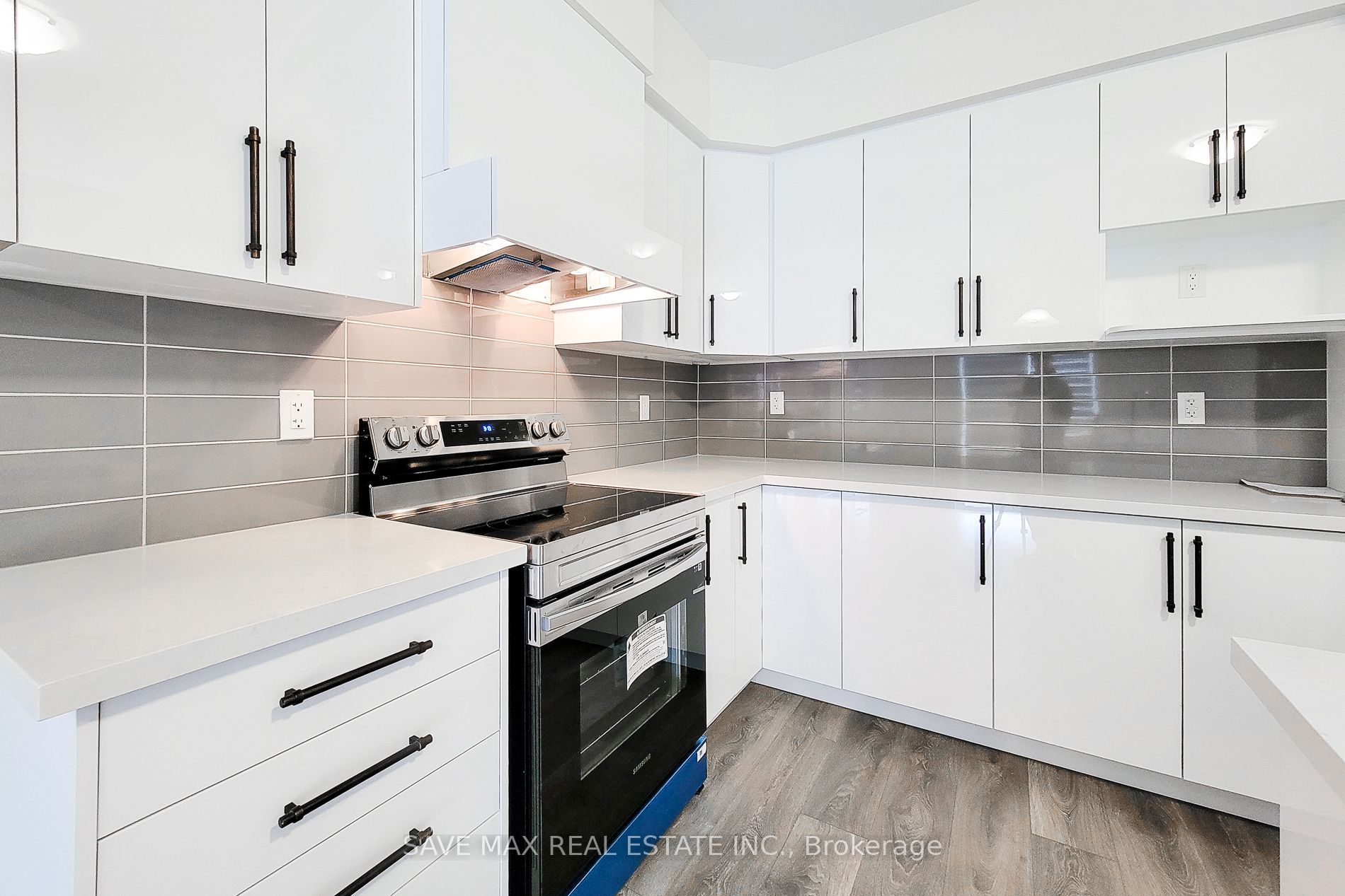 62 Hitchman Street N, Brant 3