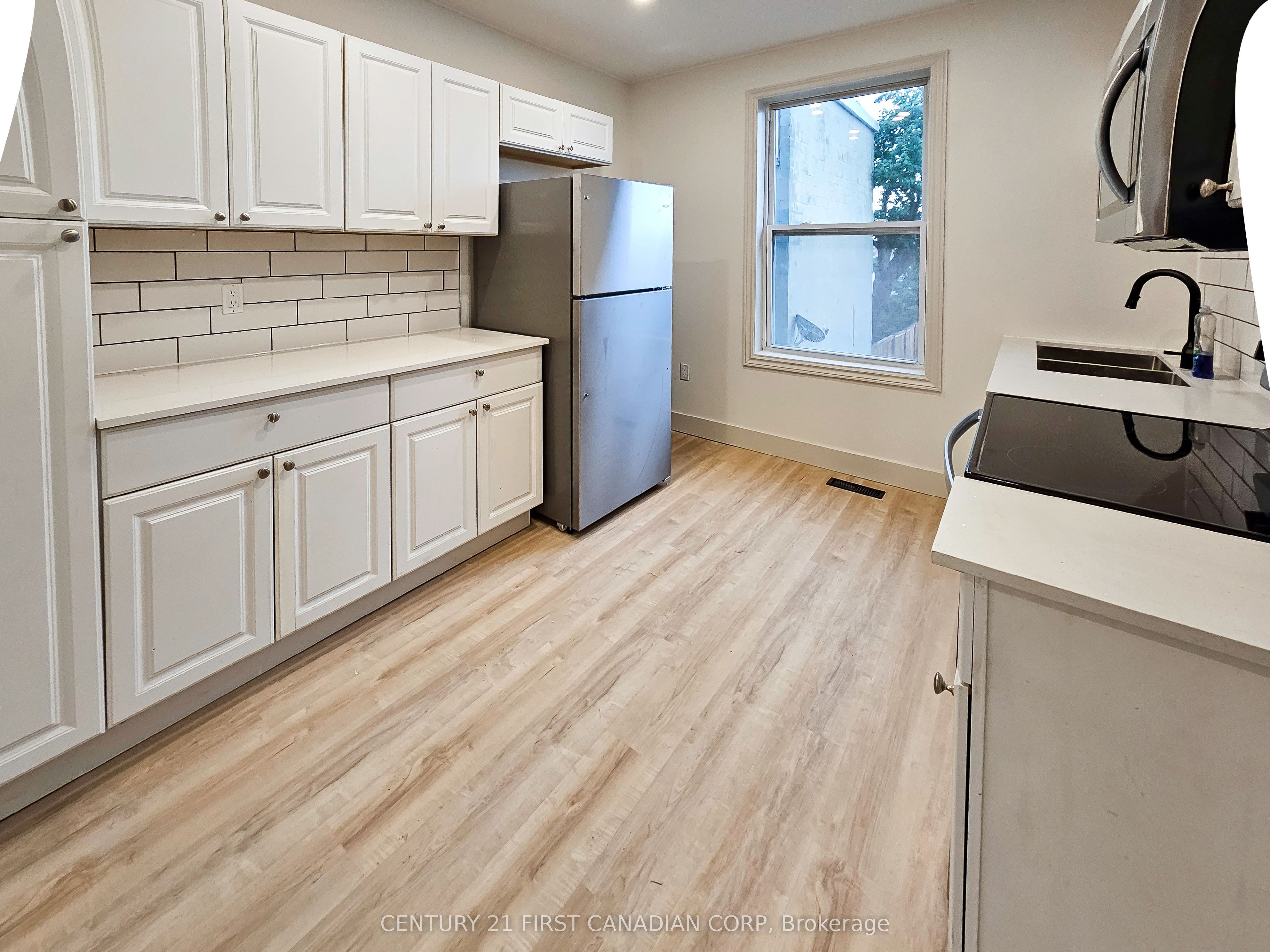 Unit Apt 2 - 859 Dundas Street, London 3
