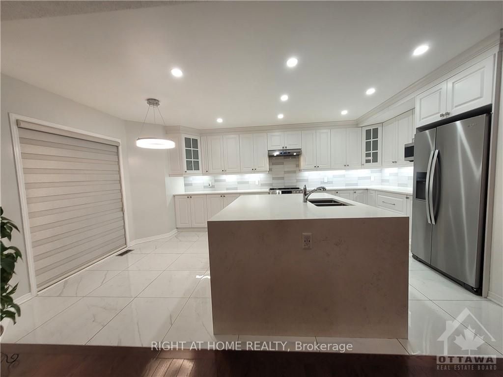 239 HIGHPOINTE Crescent, Nepean 5