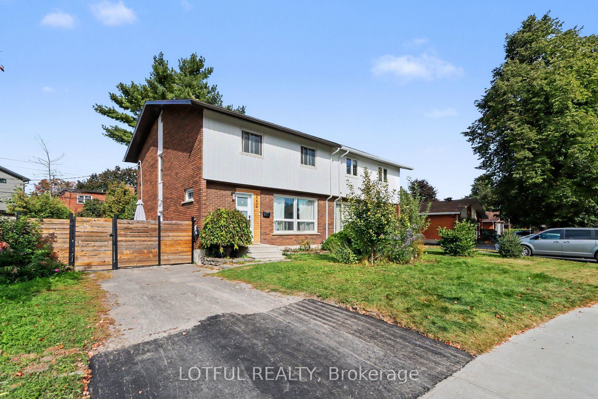 2226 Saunderson Drive, Ottawa 3