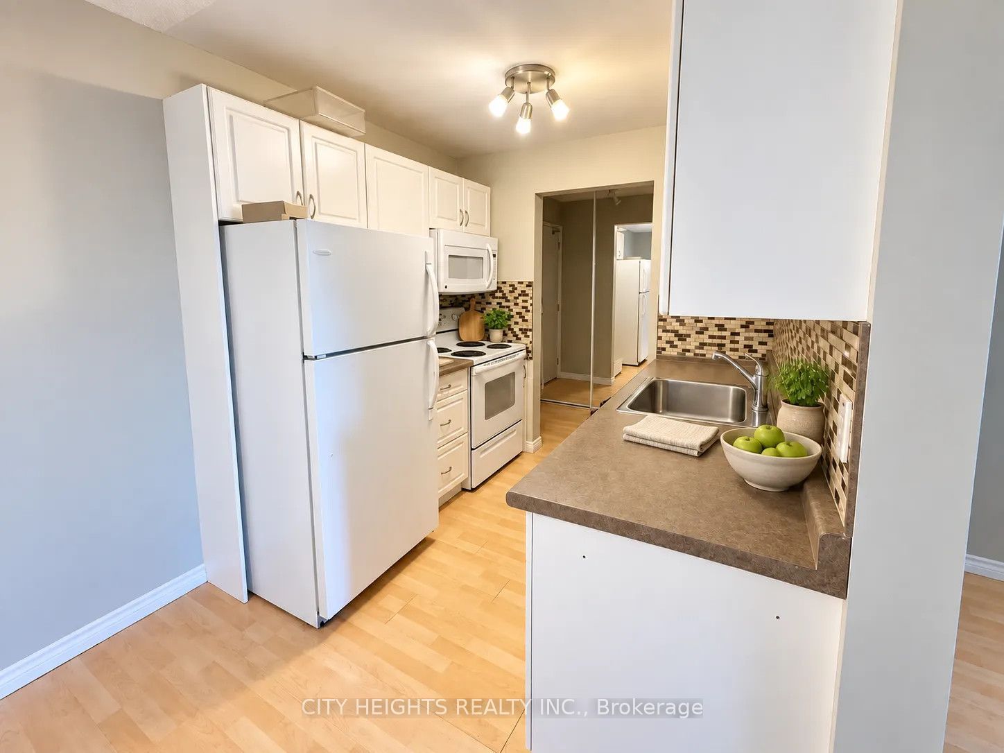 Unit 708 - 986 Huron Street, London 4