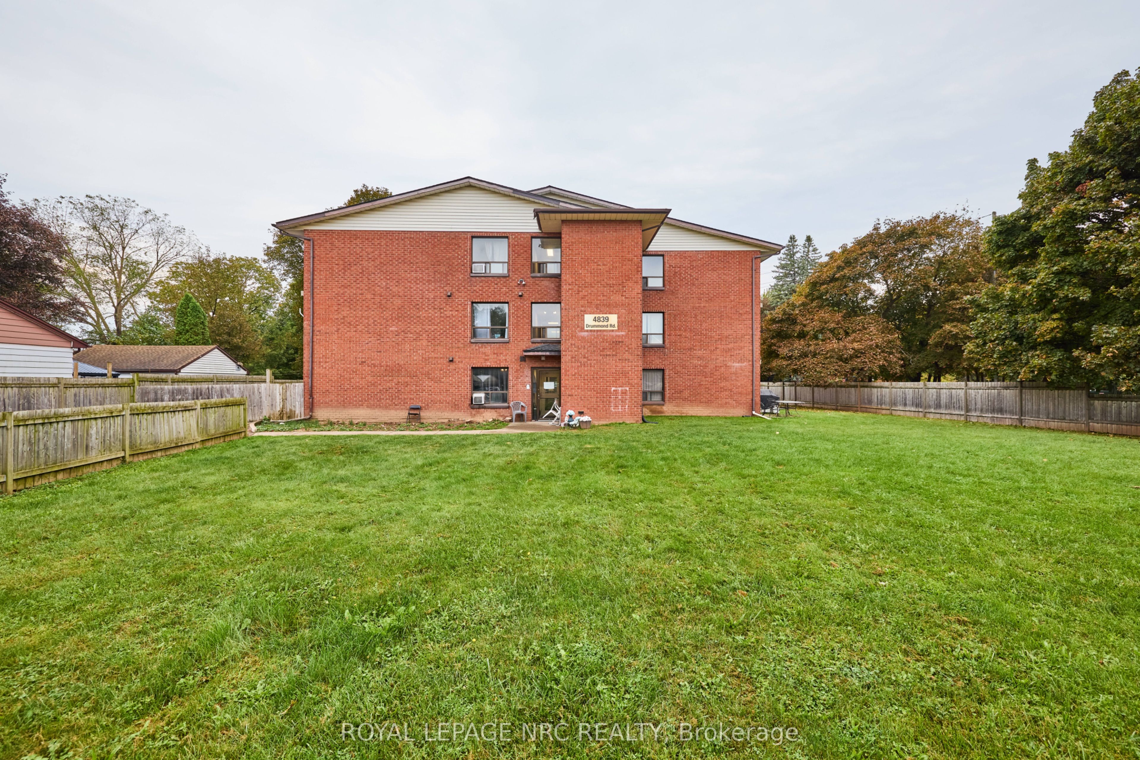 Unit 11 - 4839 Drummond Road, Niagara Falls 3