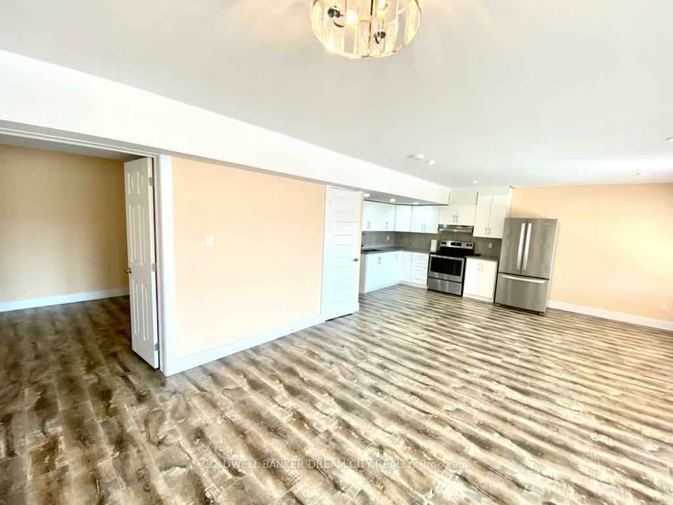 Unit Lower - 1236 Medway Park Drive, London 4