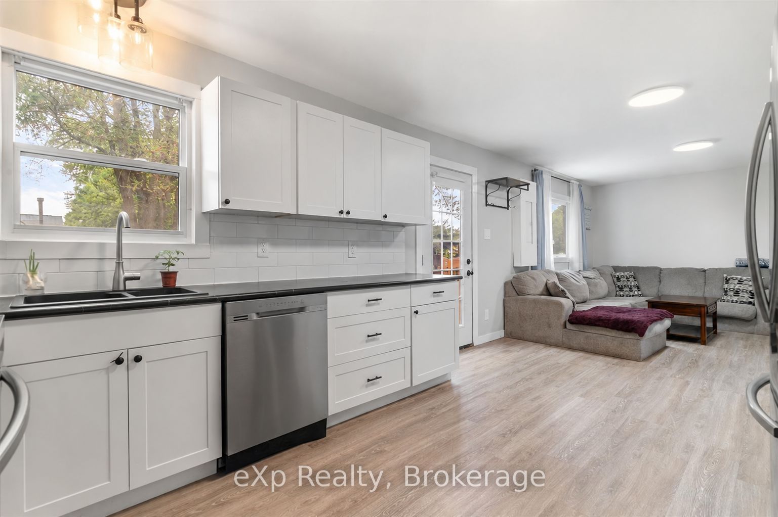 Unit Unit A - 89 College Street E, Belleville 3