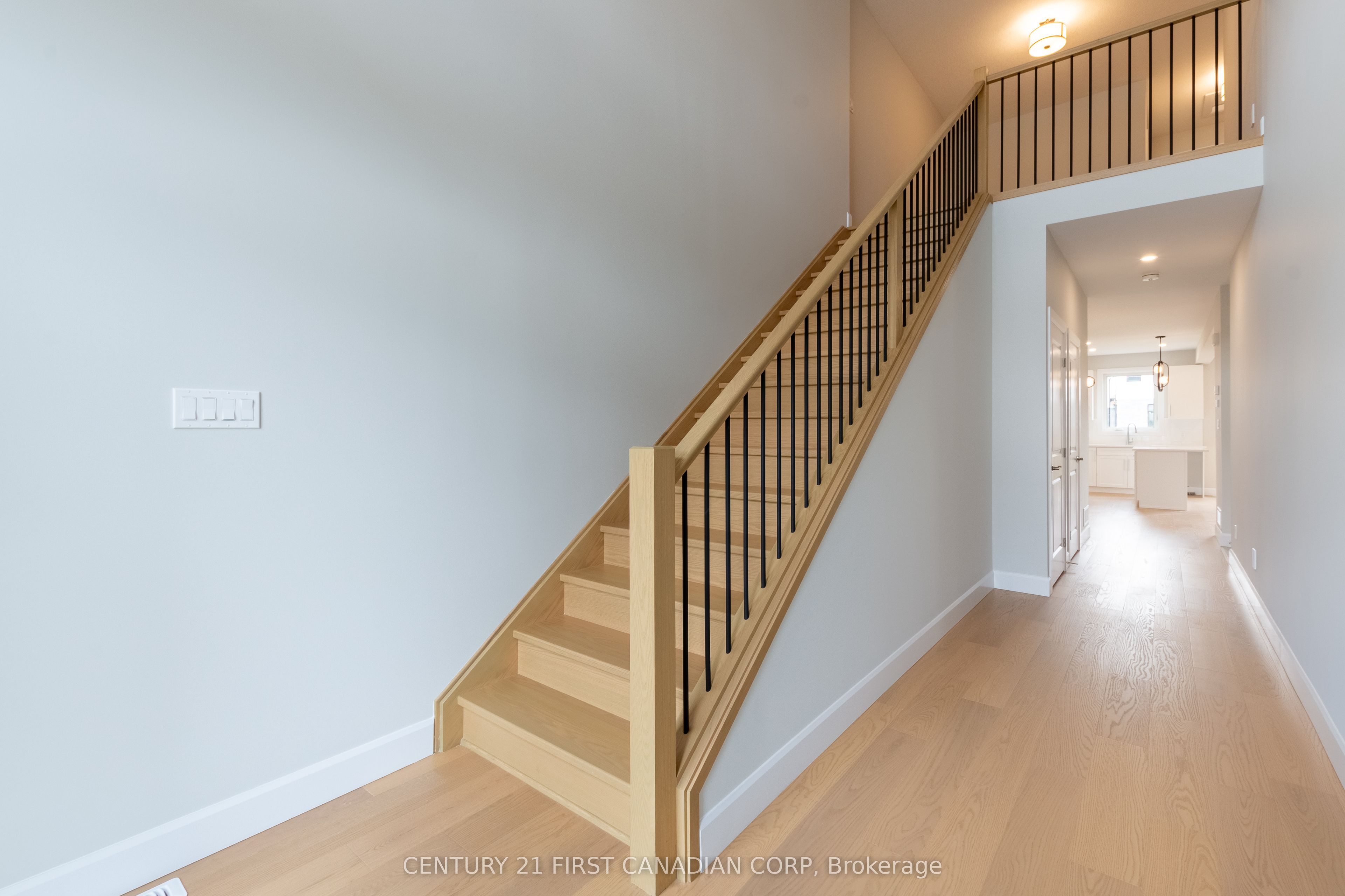 6453 Royal Magnolia Avenue, London 4