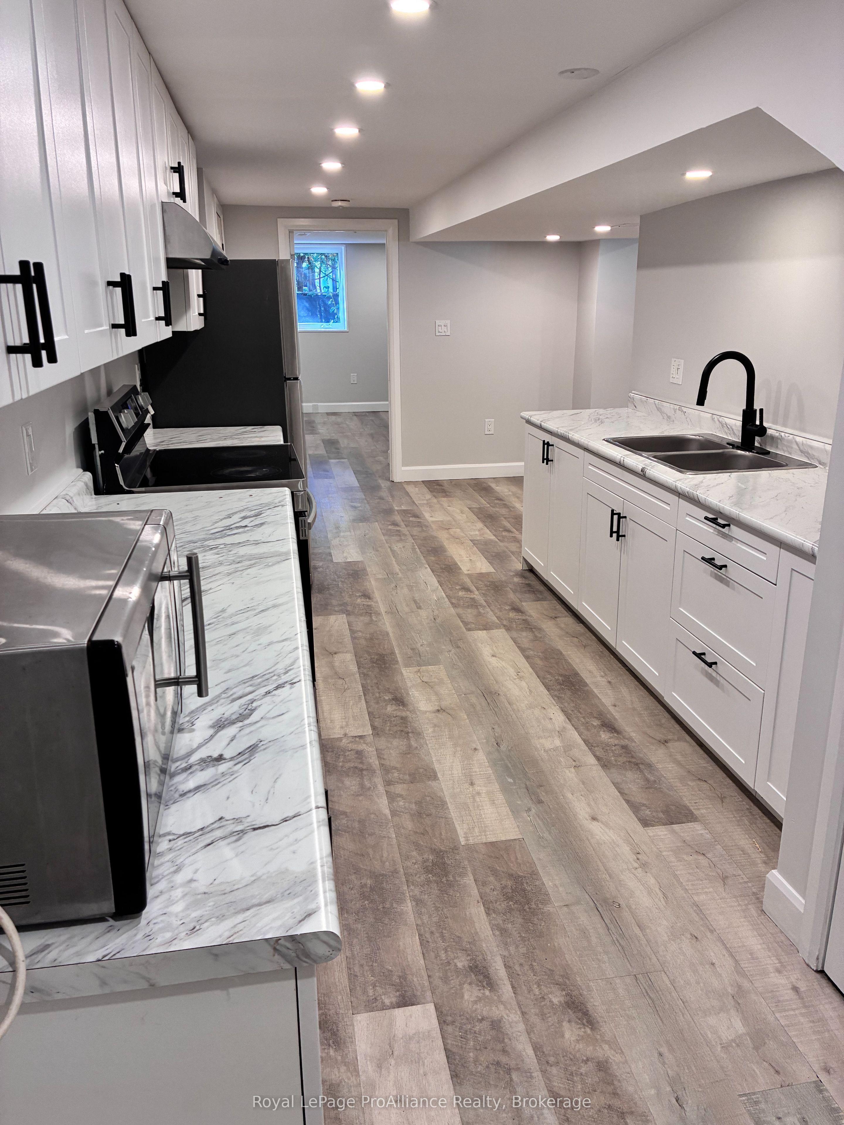 Unit B - 44 North Park Gardens, Belleville 4