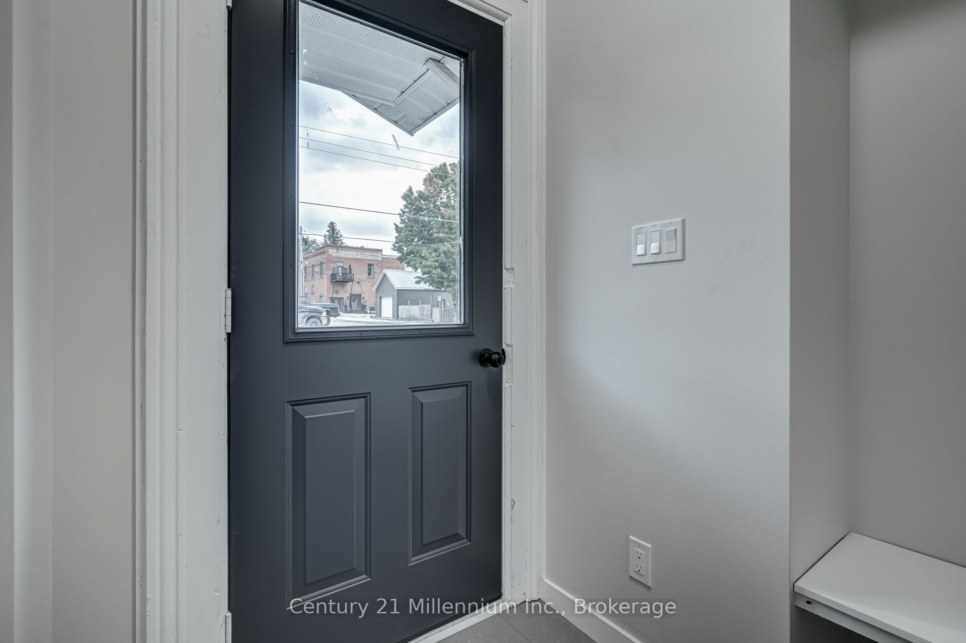 Unit Upper - 276 Edward Street, North Huron 2