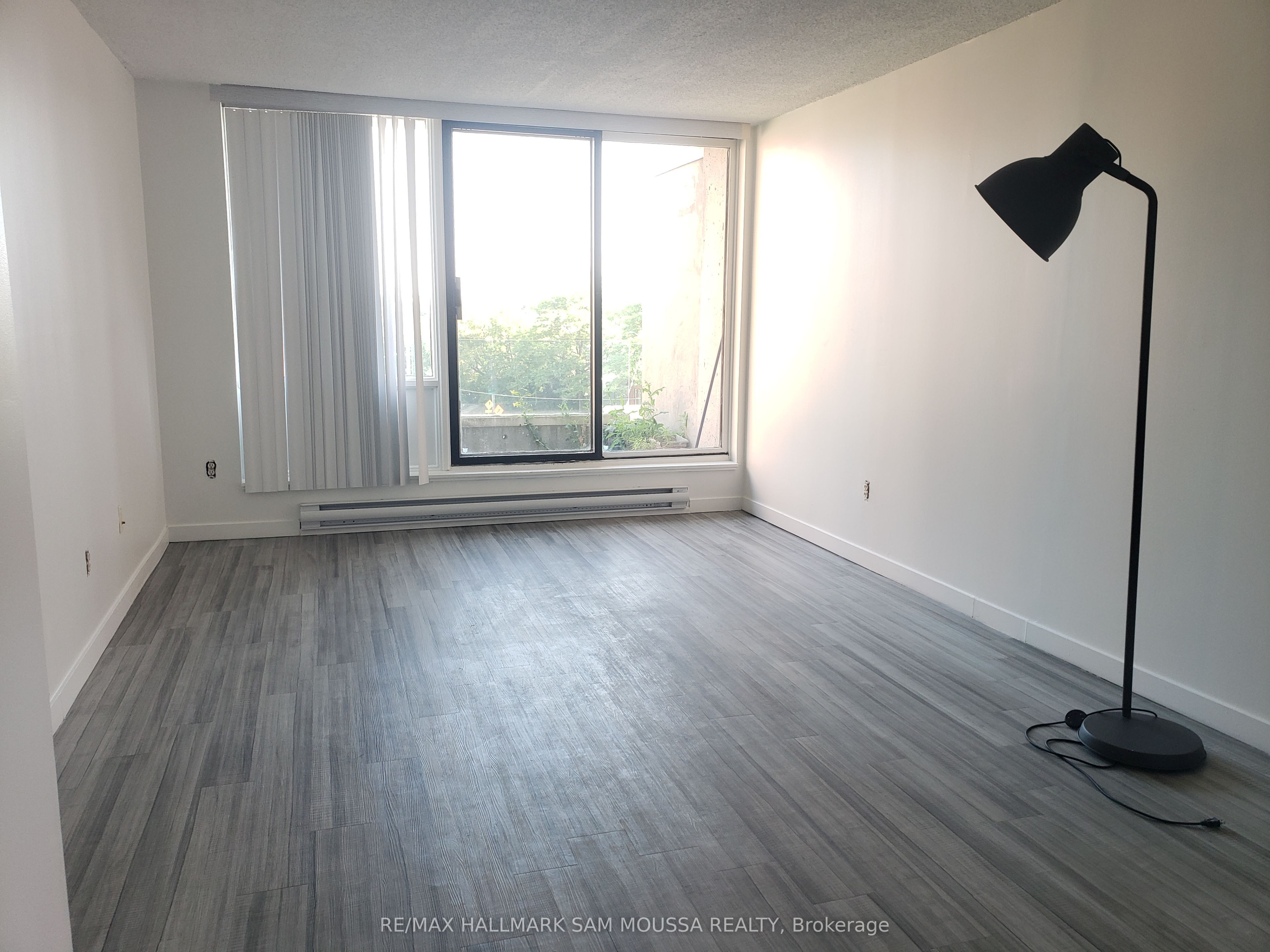 Unit 413 - 1177 Belanger Avenue, Ottawa 3