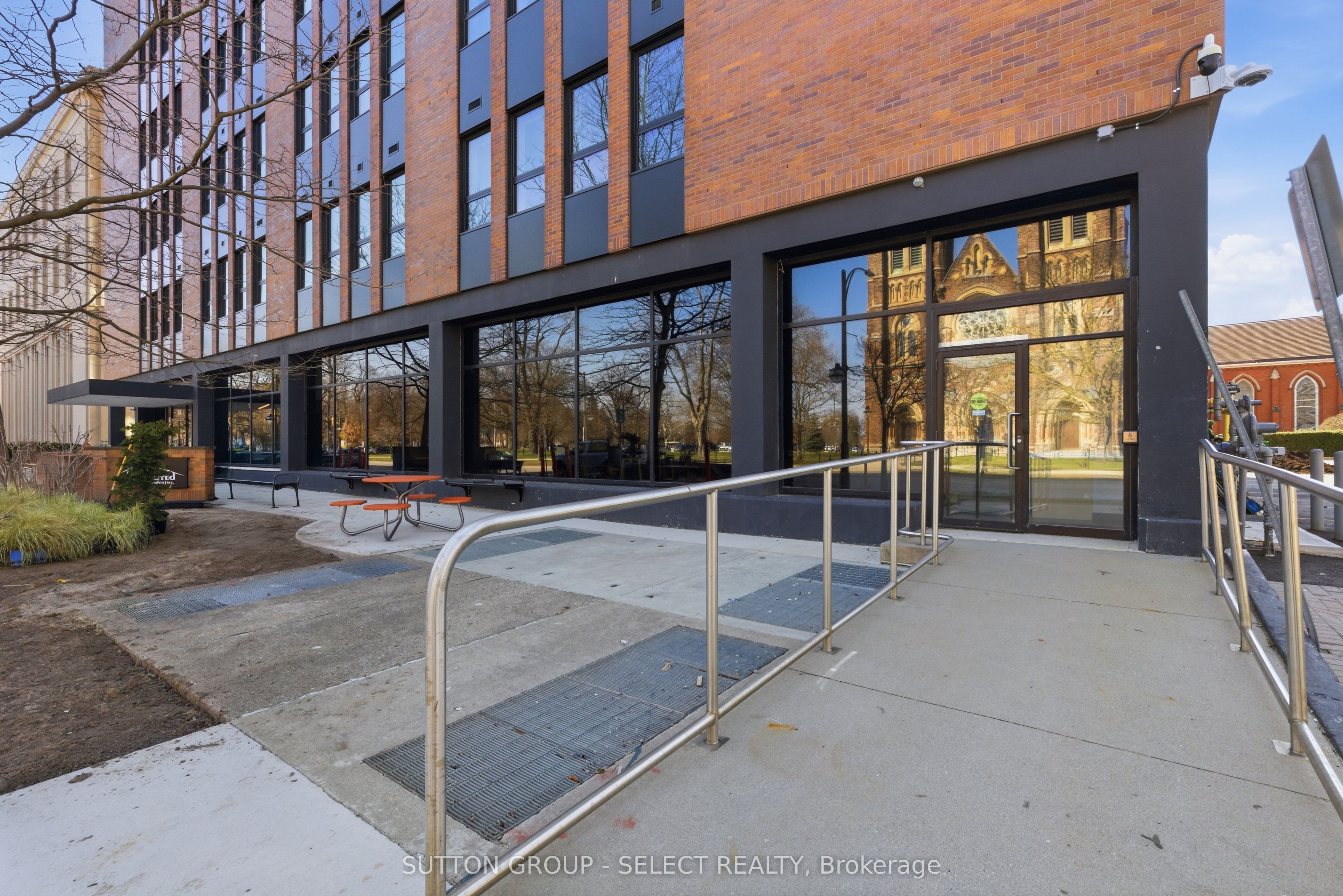 Unit 213 - 195 Dufferin Avenue, London 4