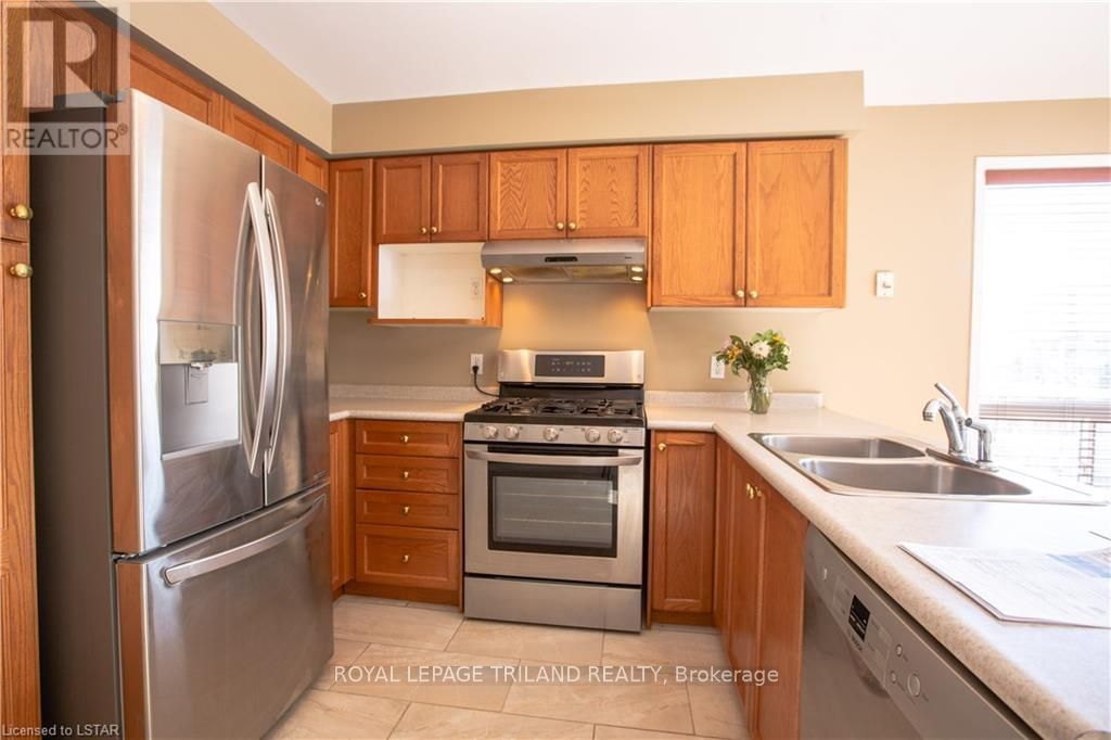905 Redoak Avenue, London 5