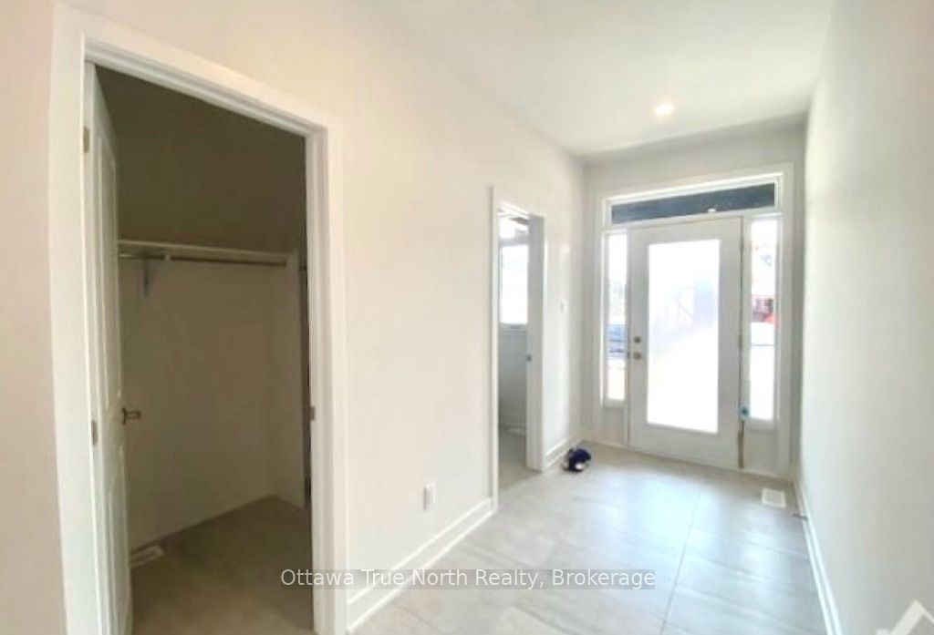 934 Embankment Street, Stittsville-Goulbourn 3