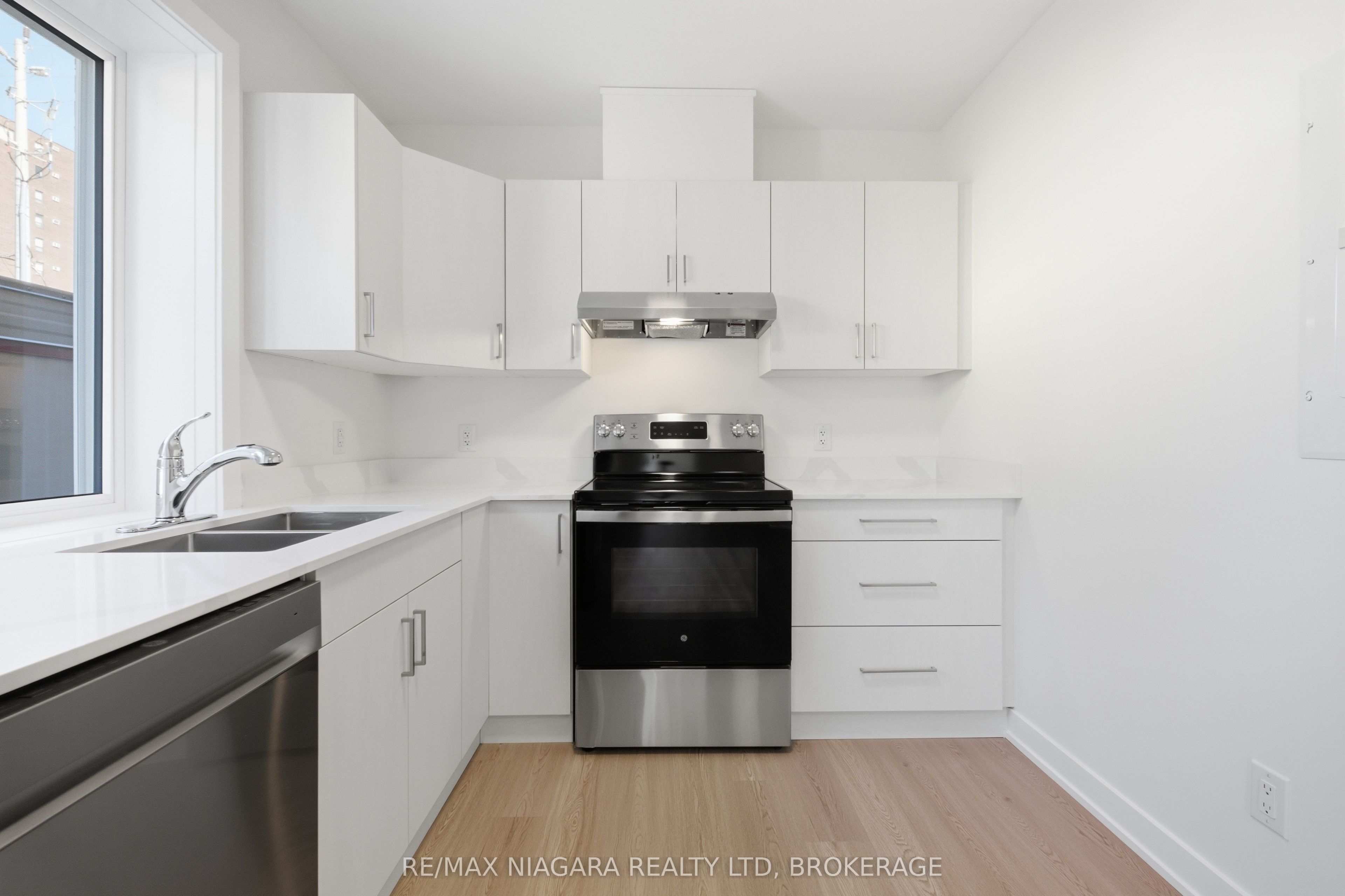 Unit 203 - 140 Church Street, St. Catharines 2